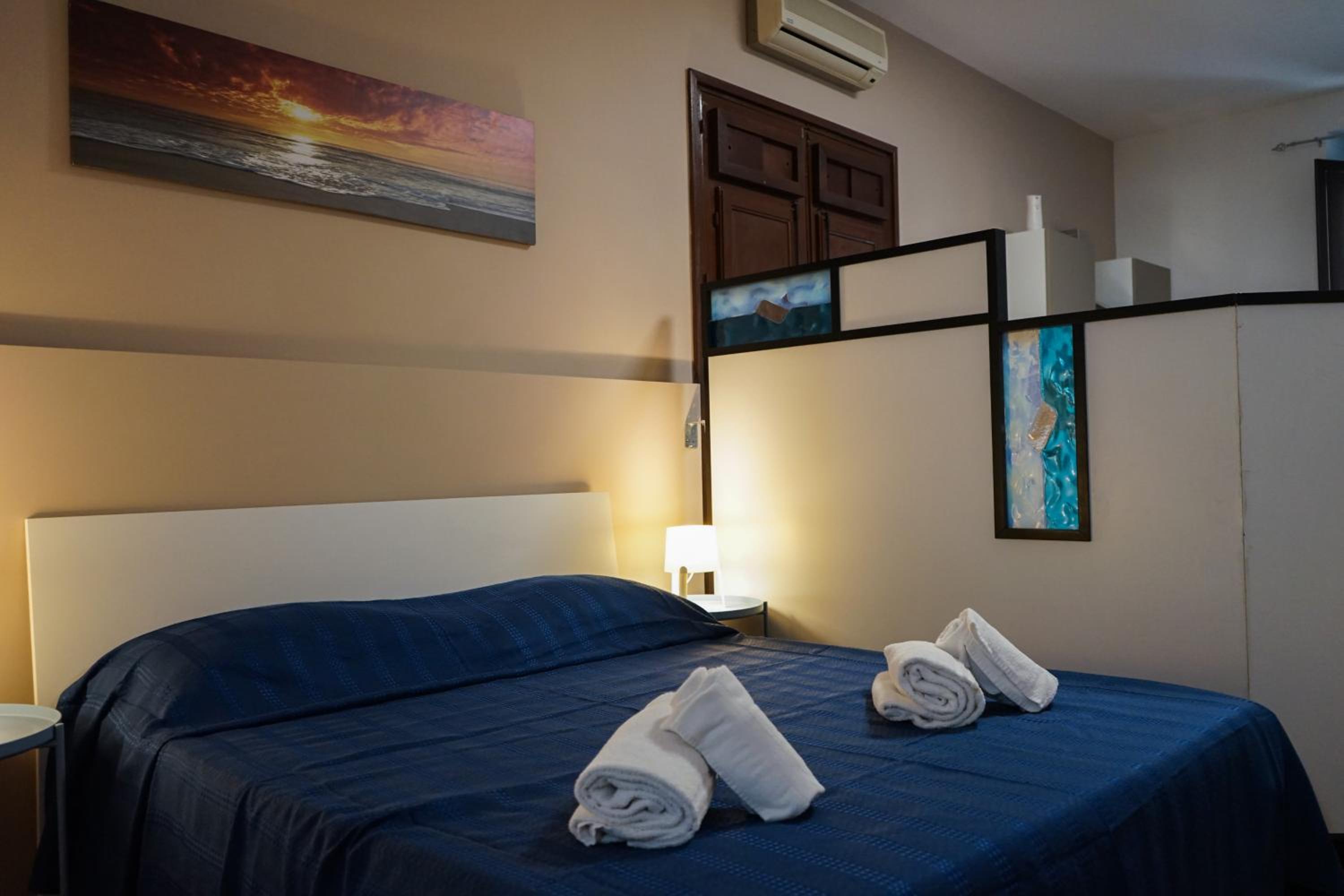 Studio Apartment - Photo 15