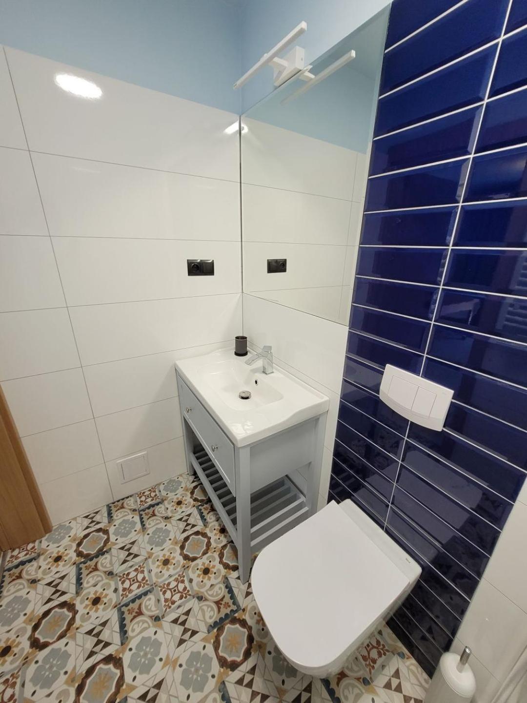 One-Bedroom Standard Apartment - Photo 4