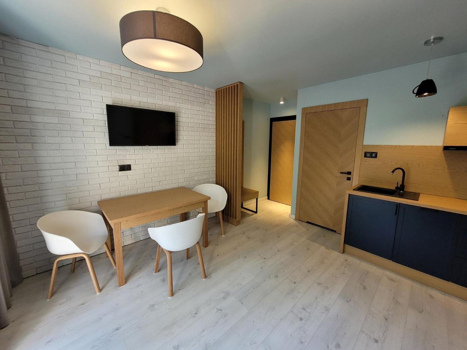 One-Bedroom Standard Apartment - Photo 7