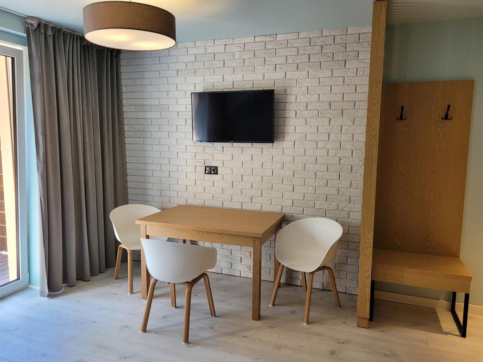 One-Bedroom Standard Apartment - Photo 8
