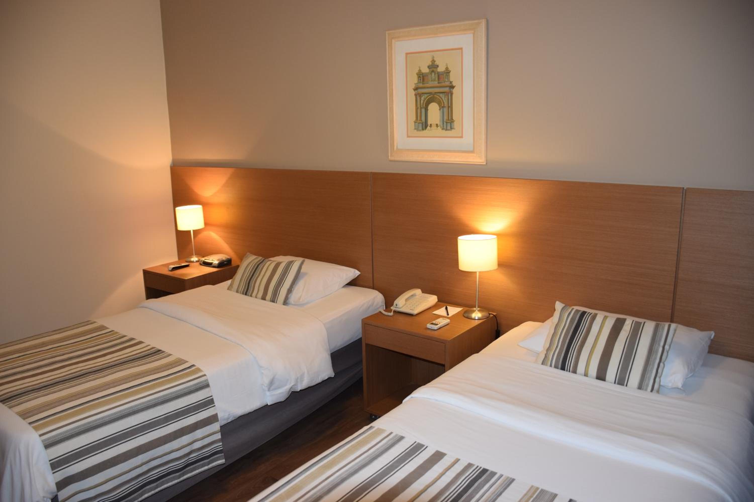 Standard Twin Room - Photo 1