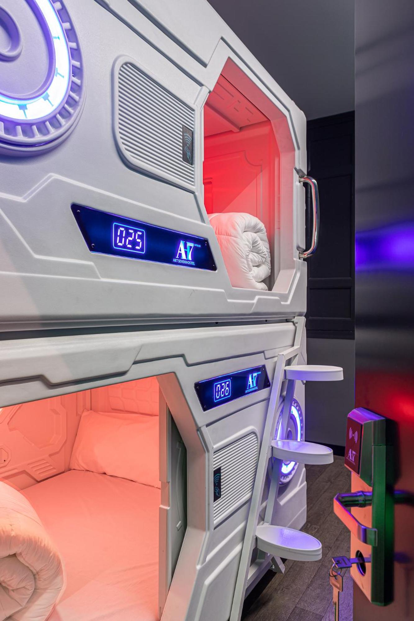 Two Private Capsule Double Bed  - Photo 1