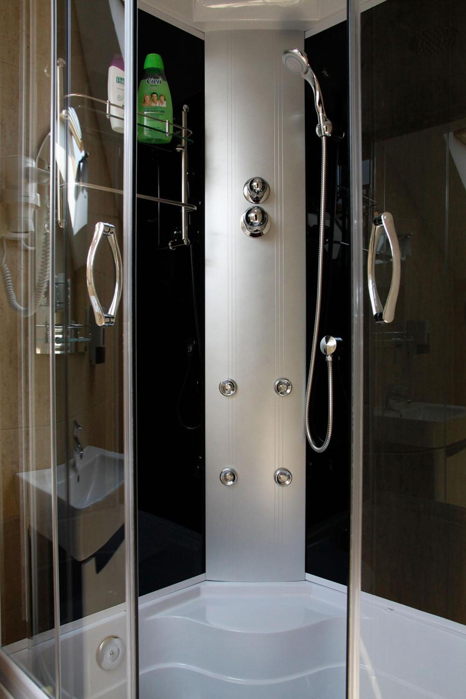 Double Room - Photo 16