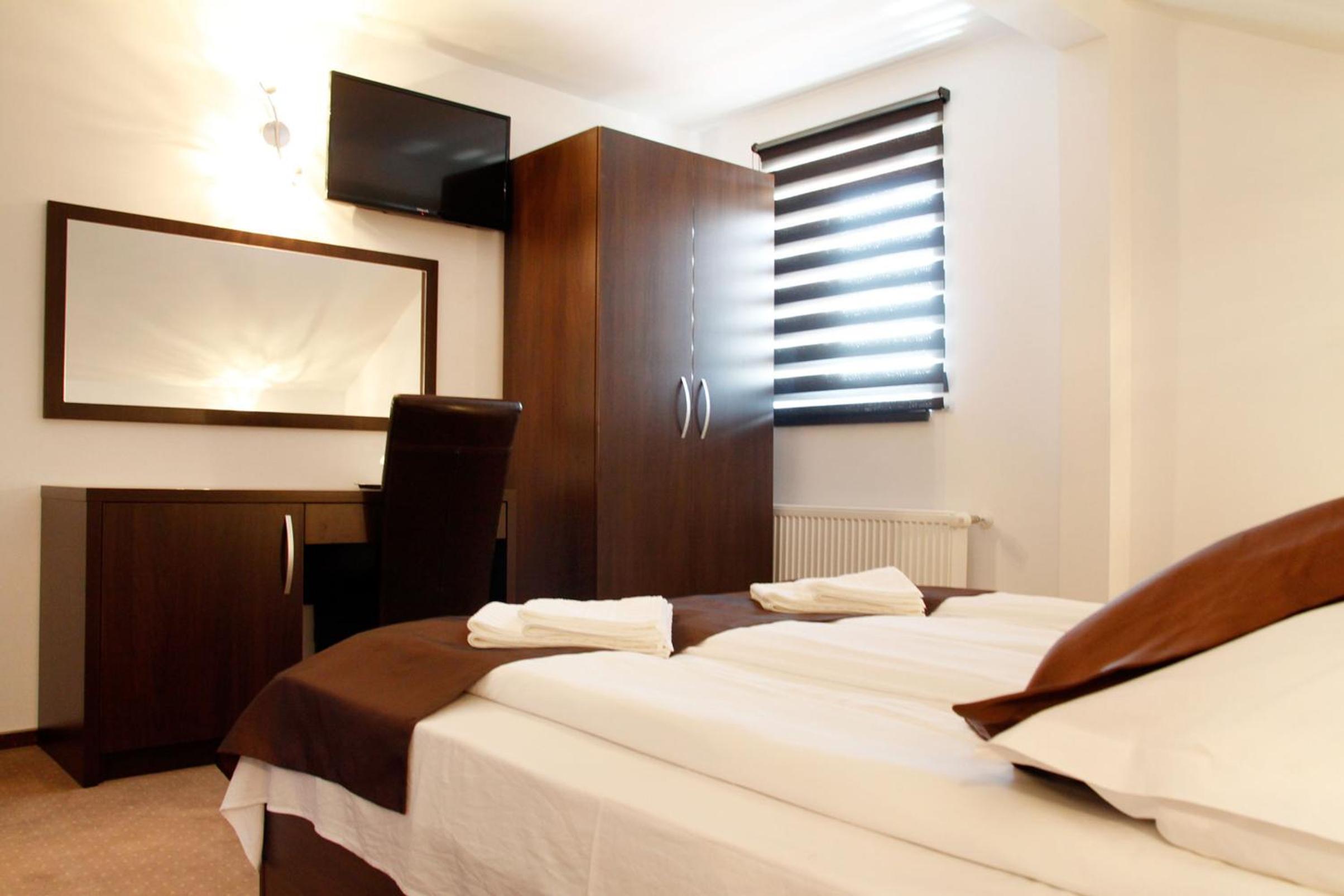 Double Room - Photo 14