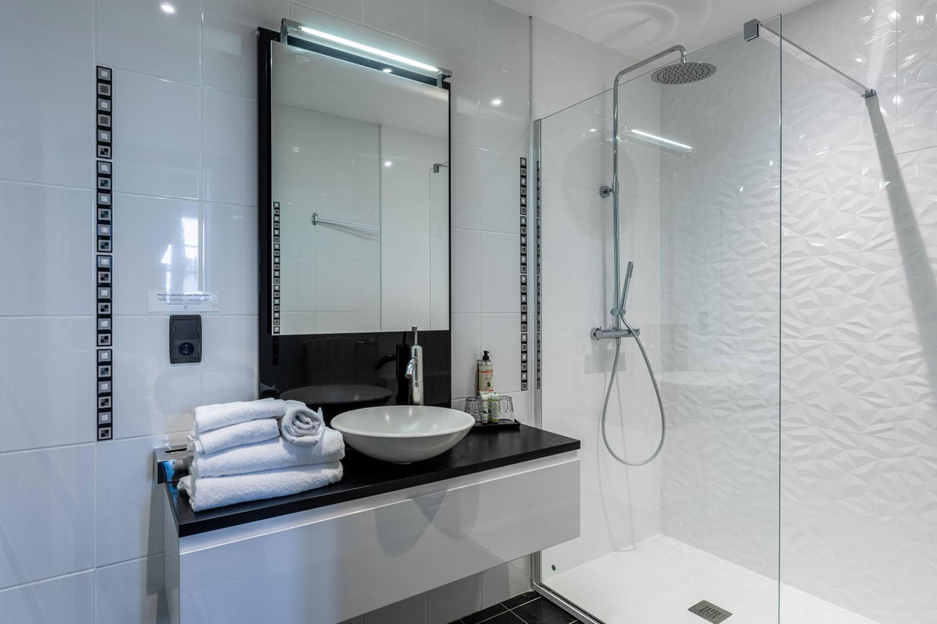 Standard Room - Photo 10