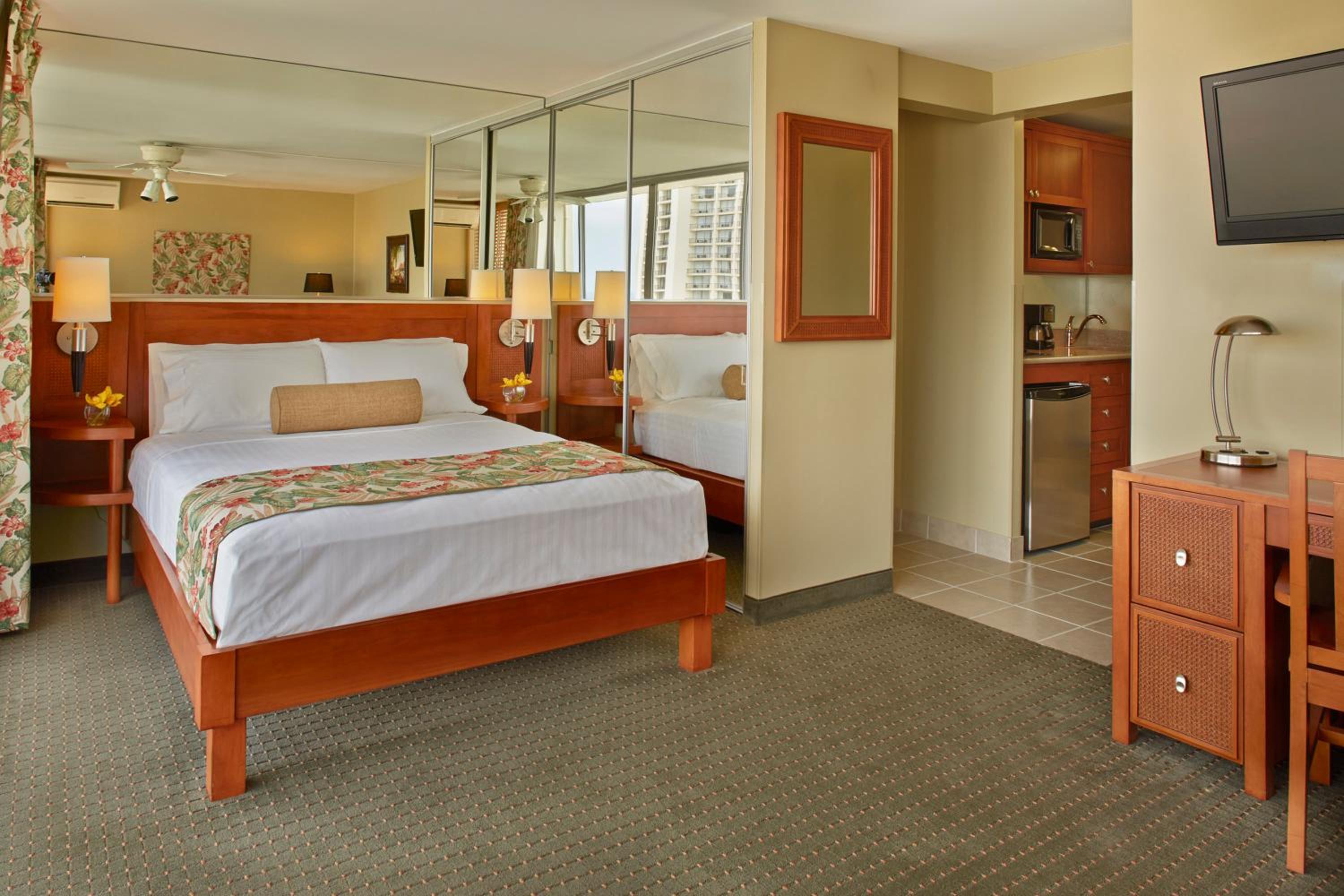 Partial Ocean View Studio Suite with One Queen Bed