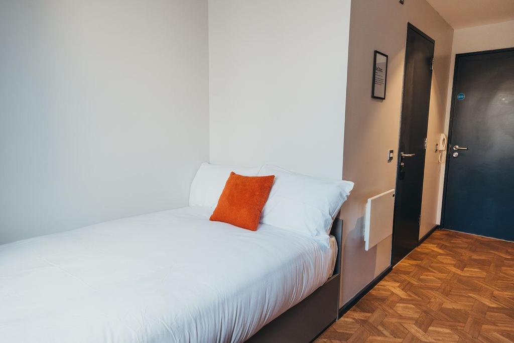 Double Room with Small Double Bed - Photo 15