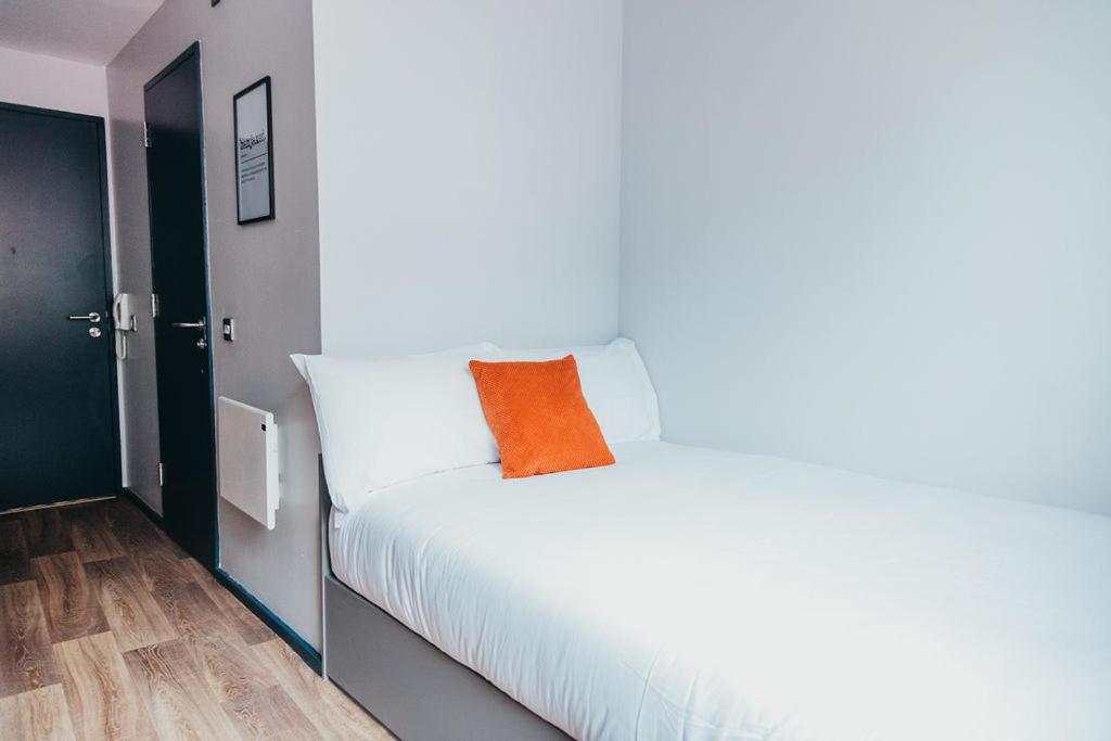 Double Room with Small Double Bed - Photo 16