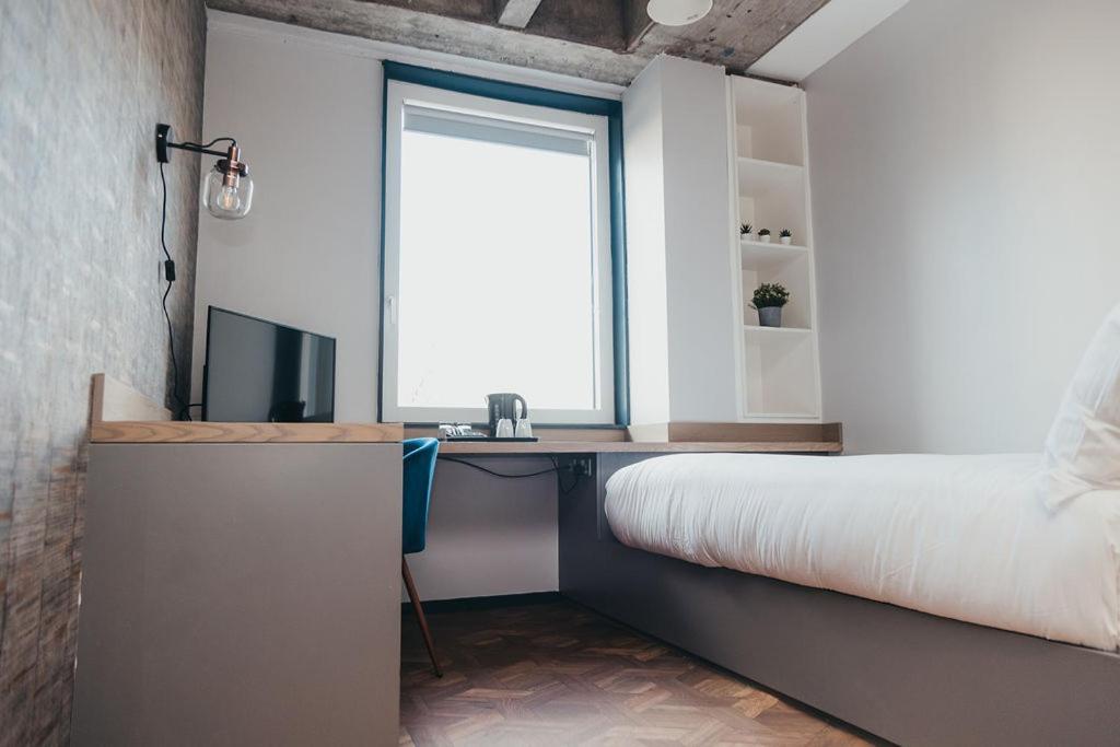 Double Room with Small Double Bed - Photo 17