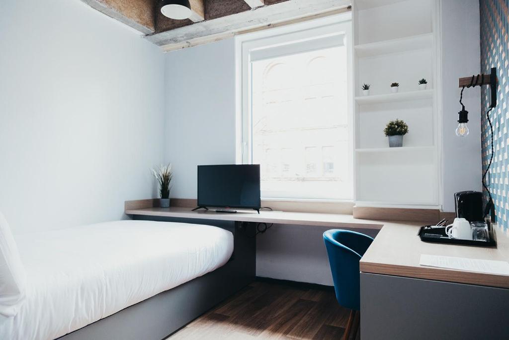Double Room with Small Double Bed - Photo 7