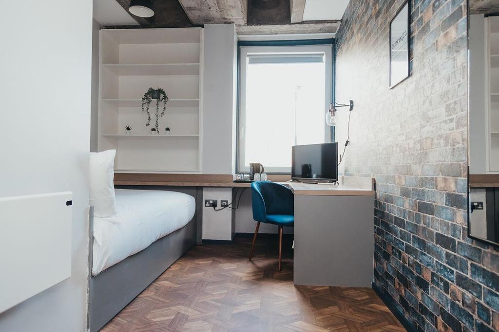 Double Room with Small Double Bed - Photo 10