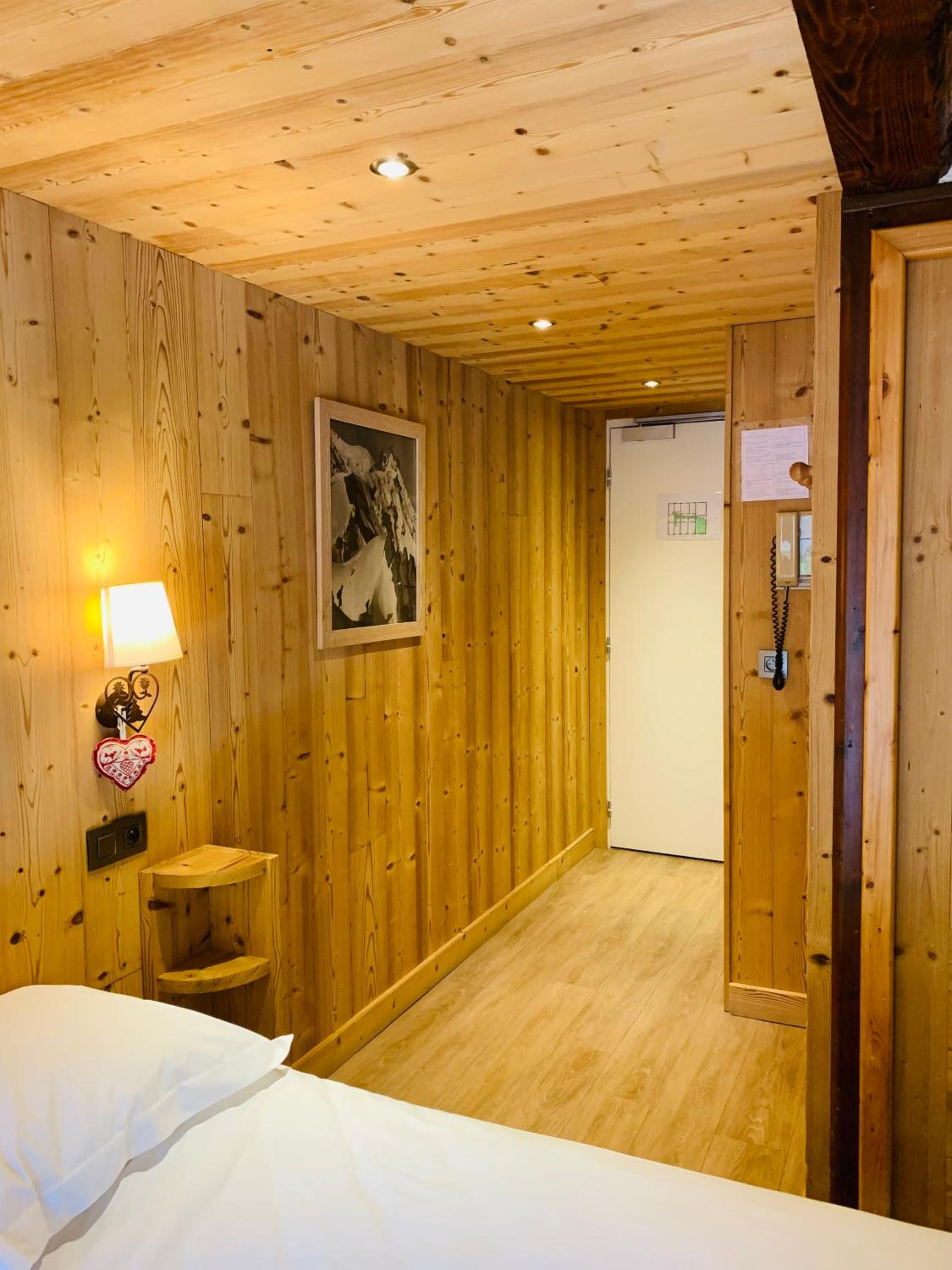 Double Room with Mountain View - Photo 2