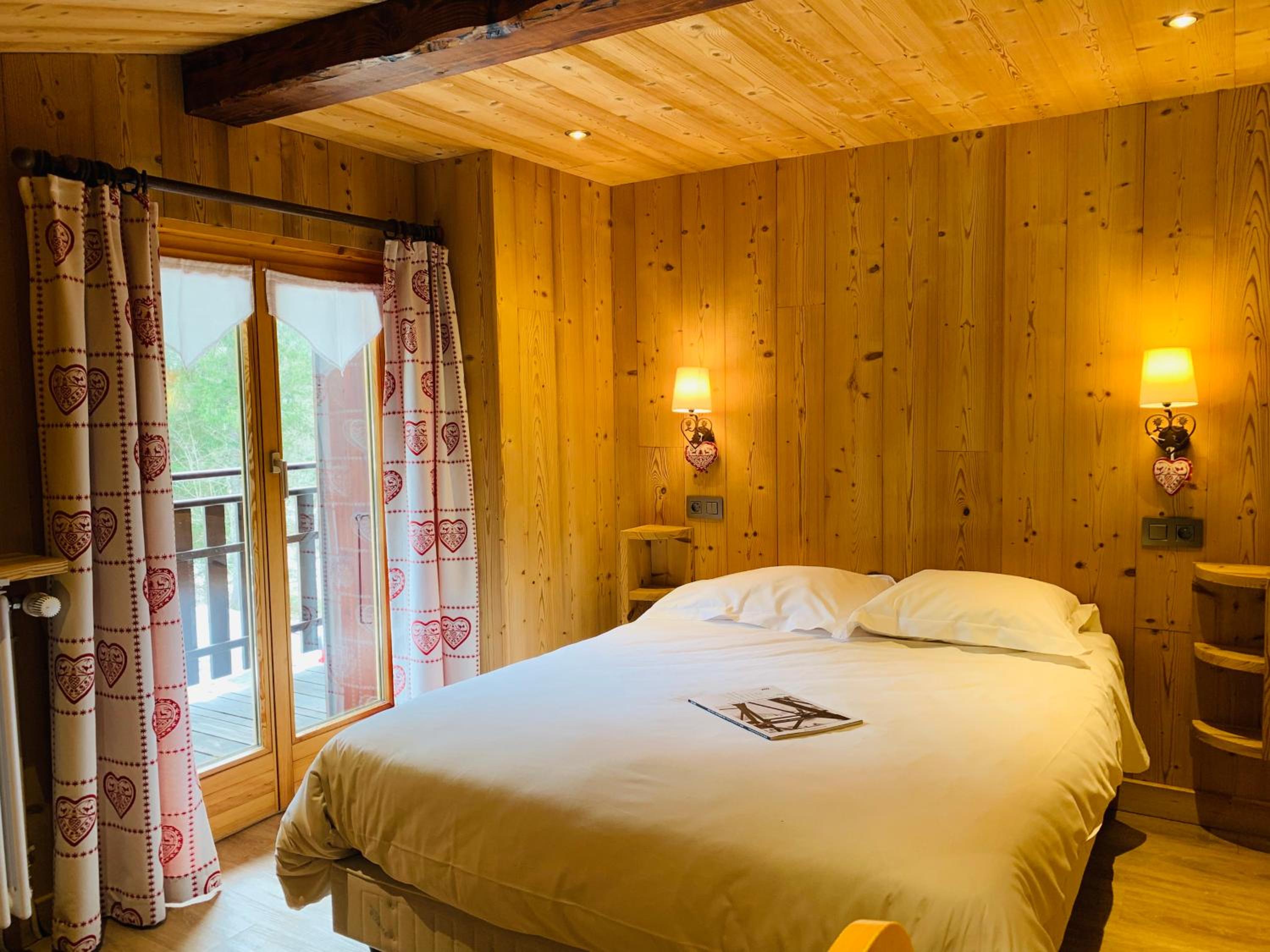 Double Room with Mountain View - Photo 1