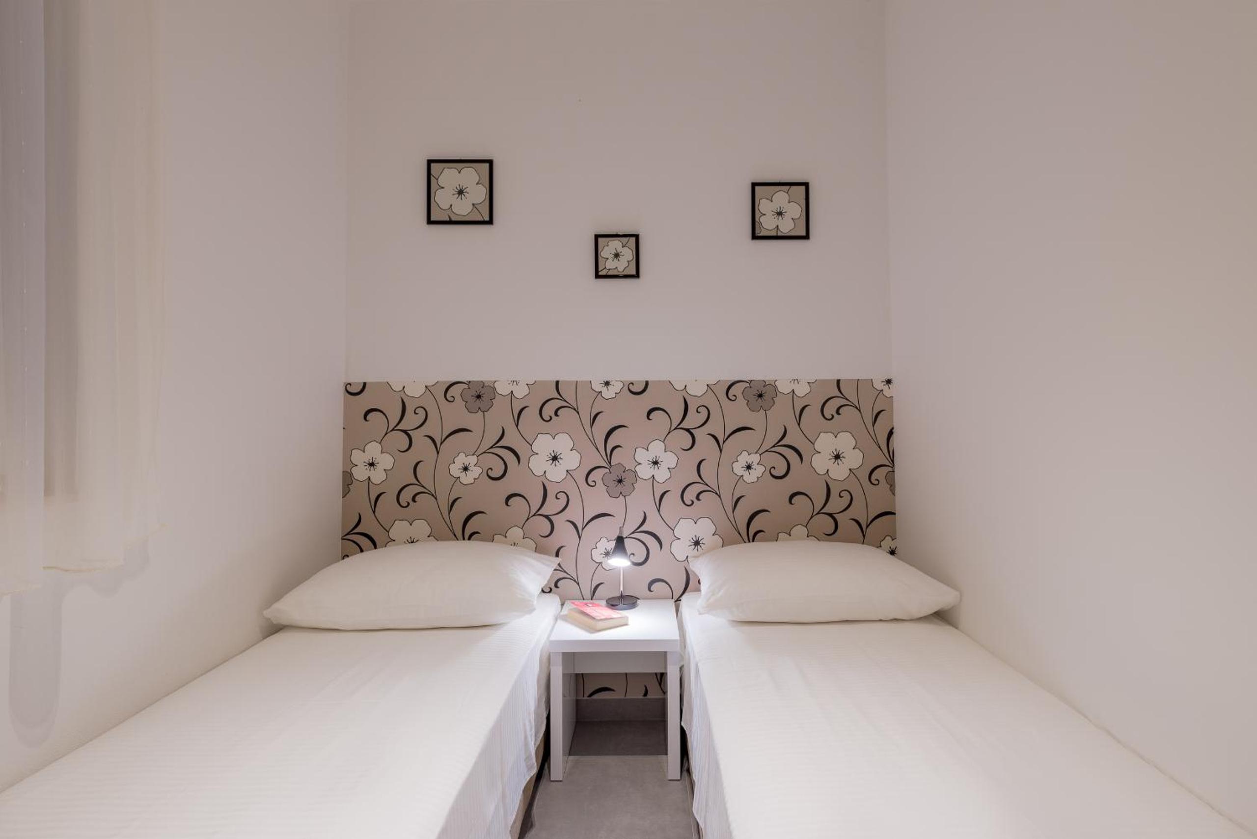 Two-Bedroom Apartment with Balcony and Sea View photo 3
