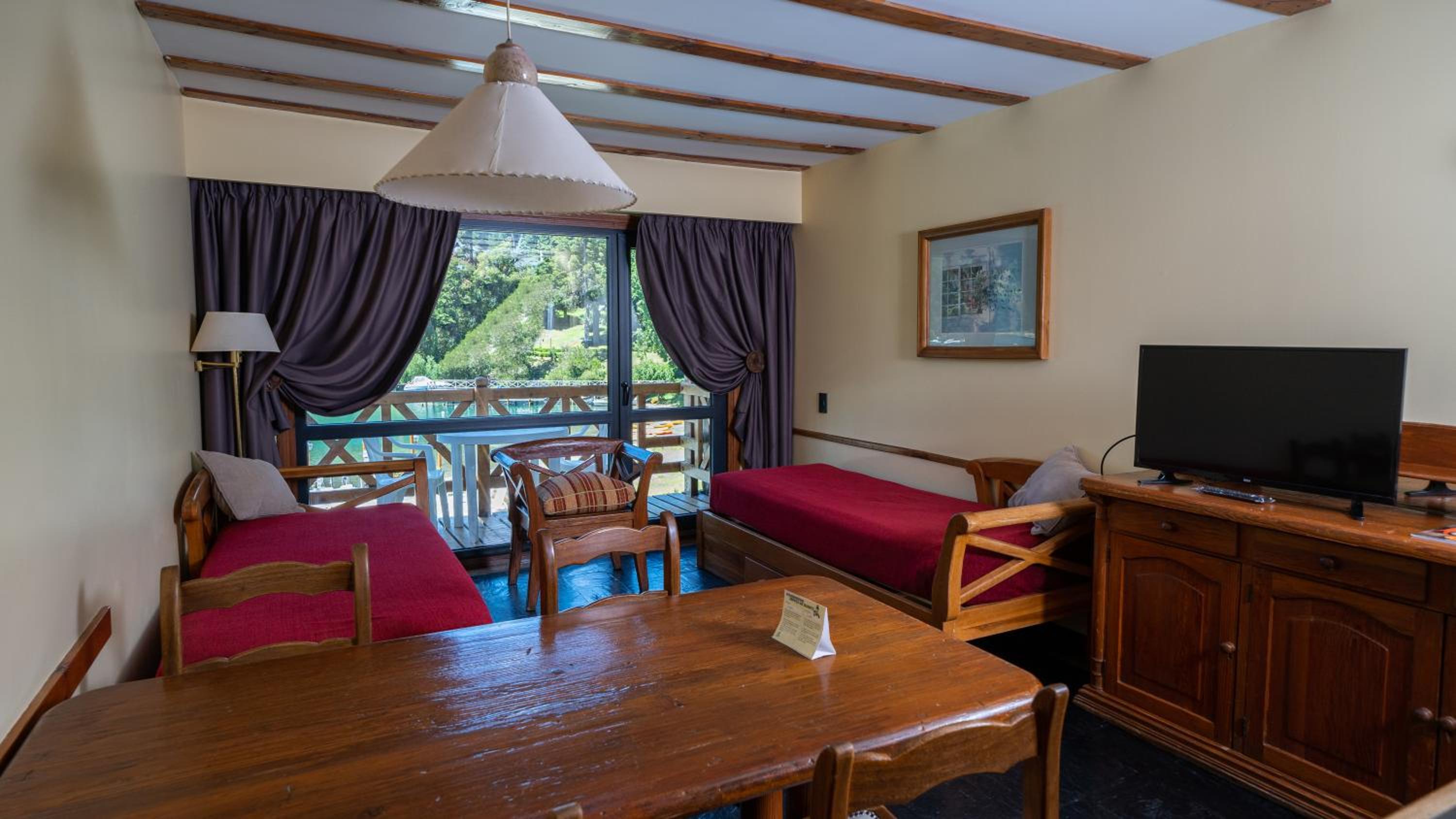 Apartment with Lake View