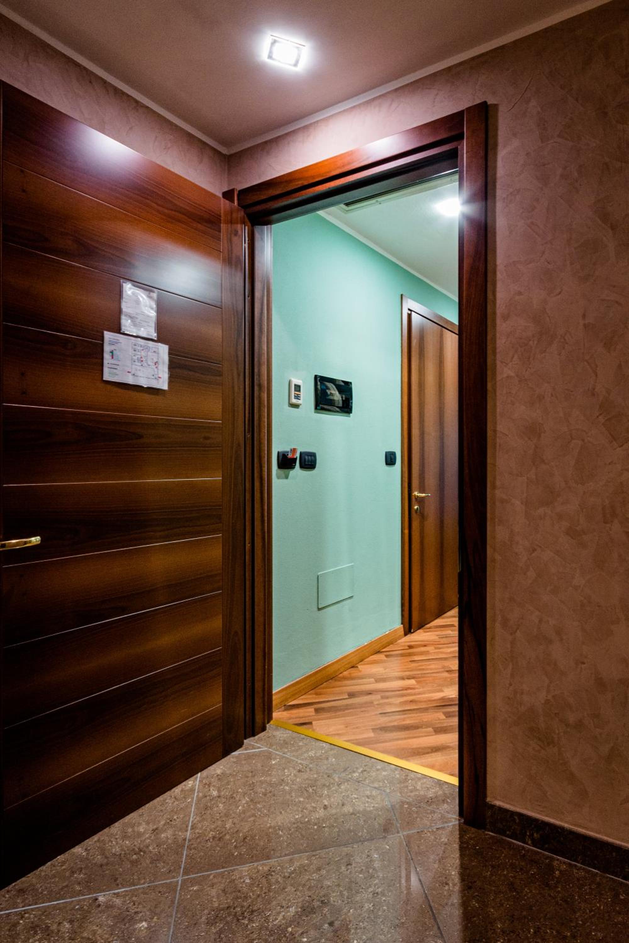 King Room with Roll-In Shower - Disability Access - Photo 1