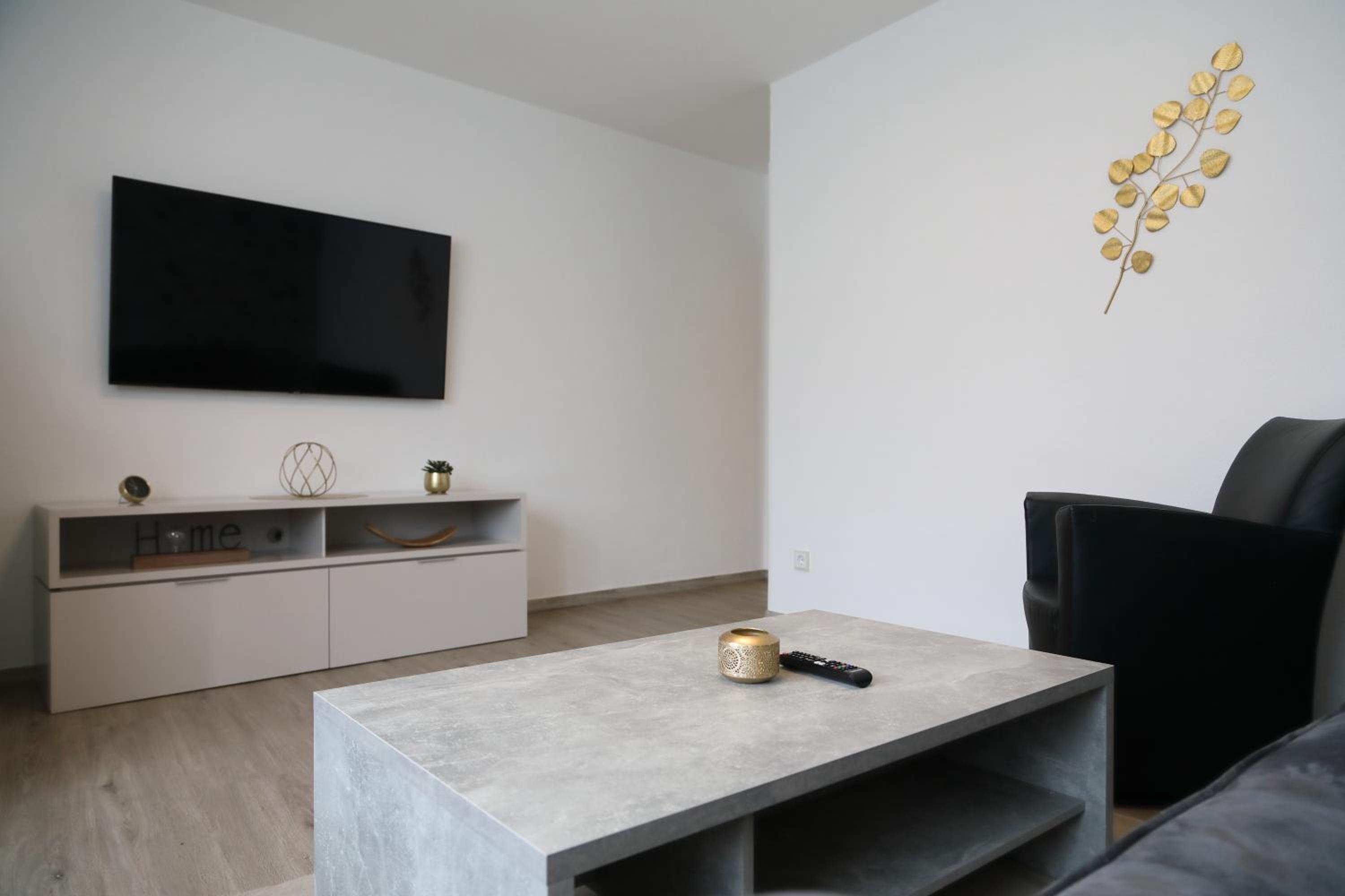 Deluxe Suite - Photo 3
