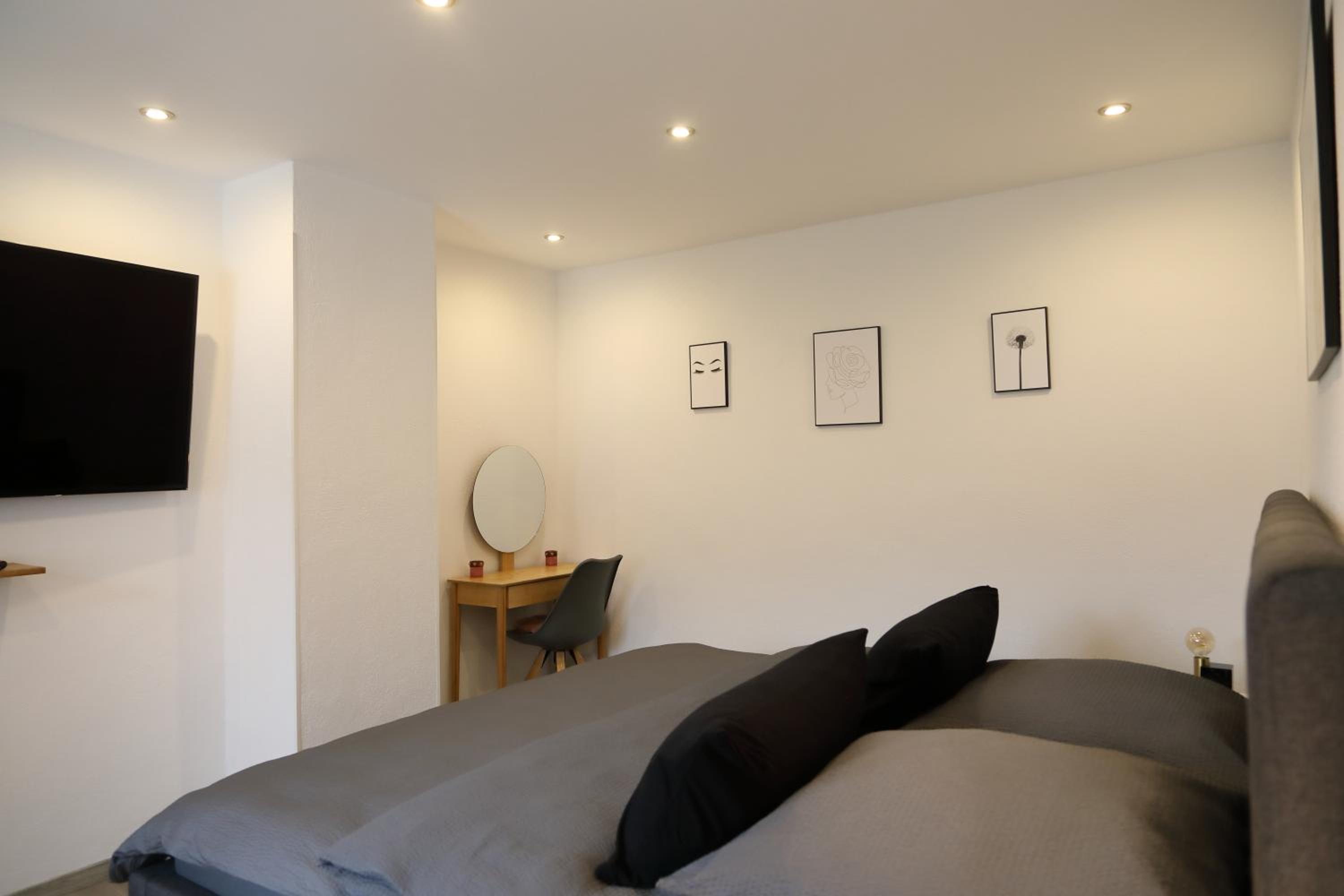 Deluxe Suite - Photo 6