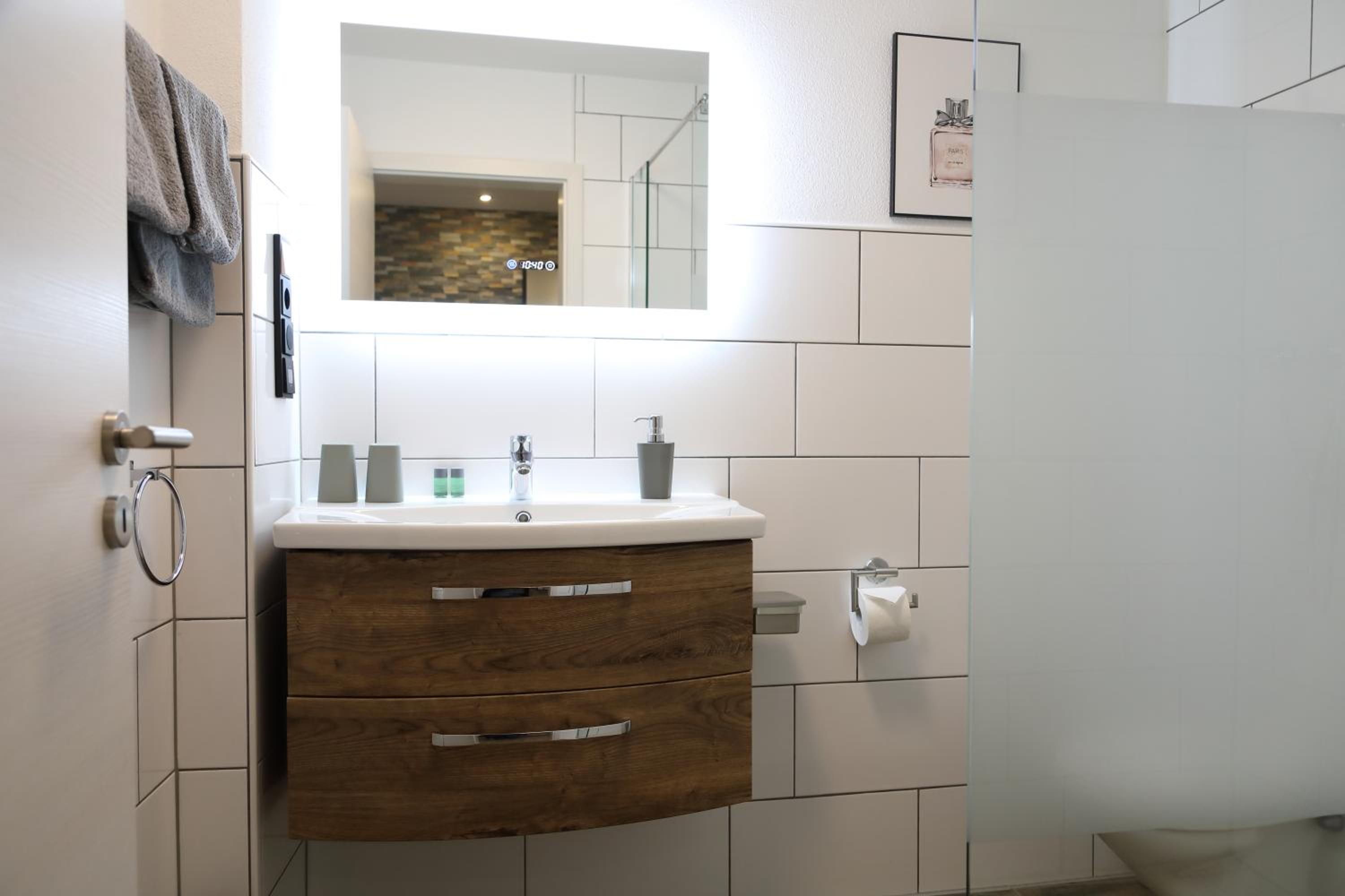 Deluxe Suite - Photo 8