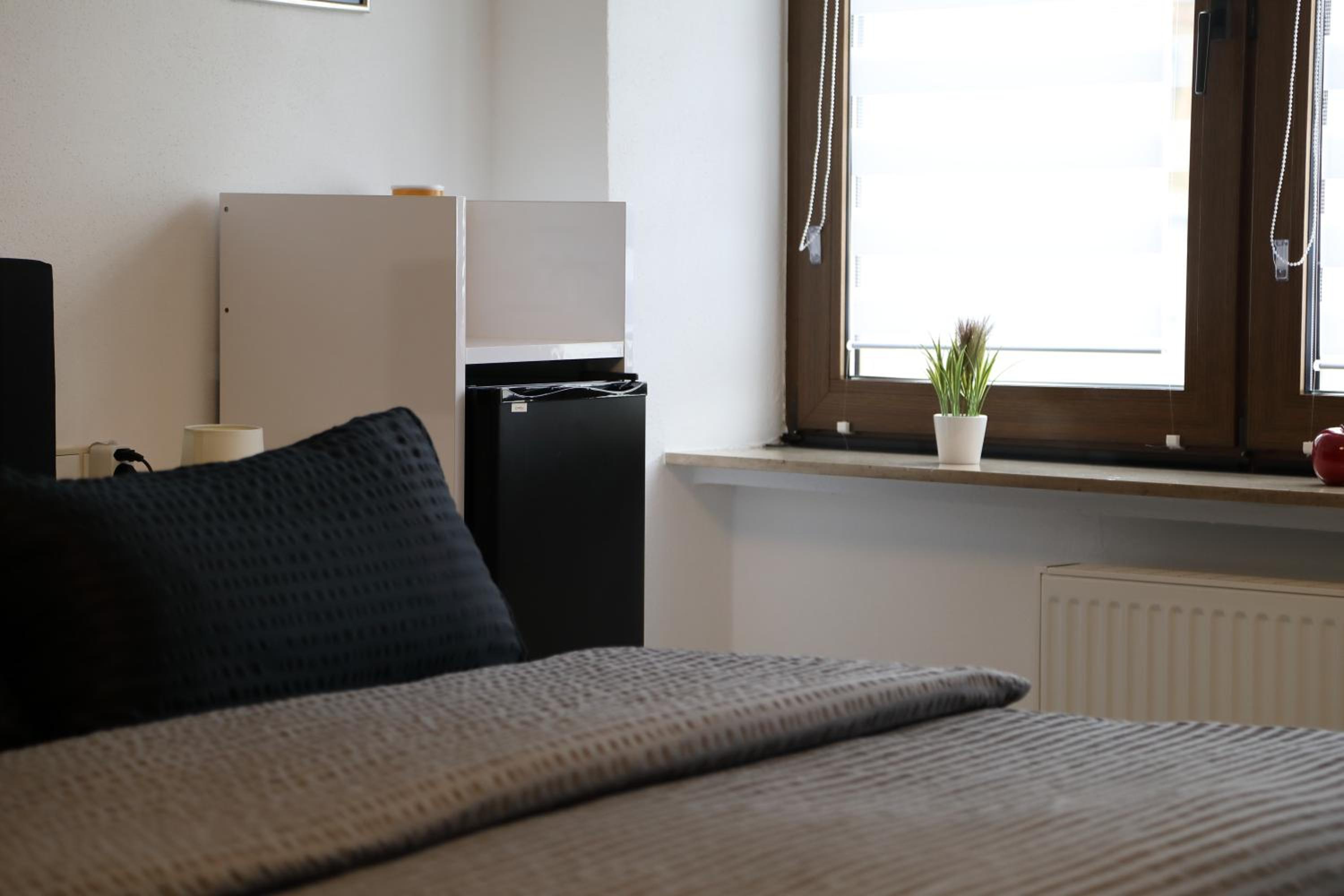 Deluxe Double Room with Shower - Photo 7
