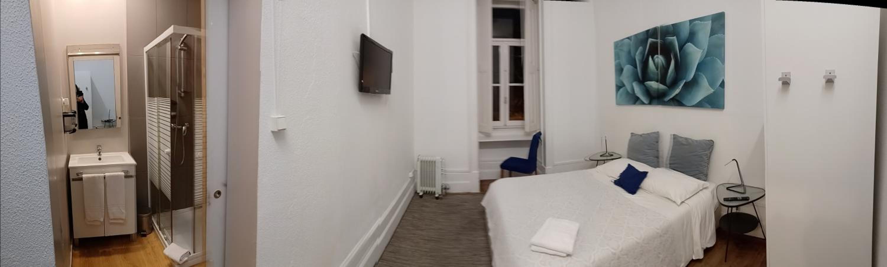 Double Room with Private Bathroom photo 3