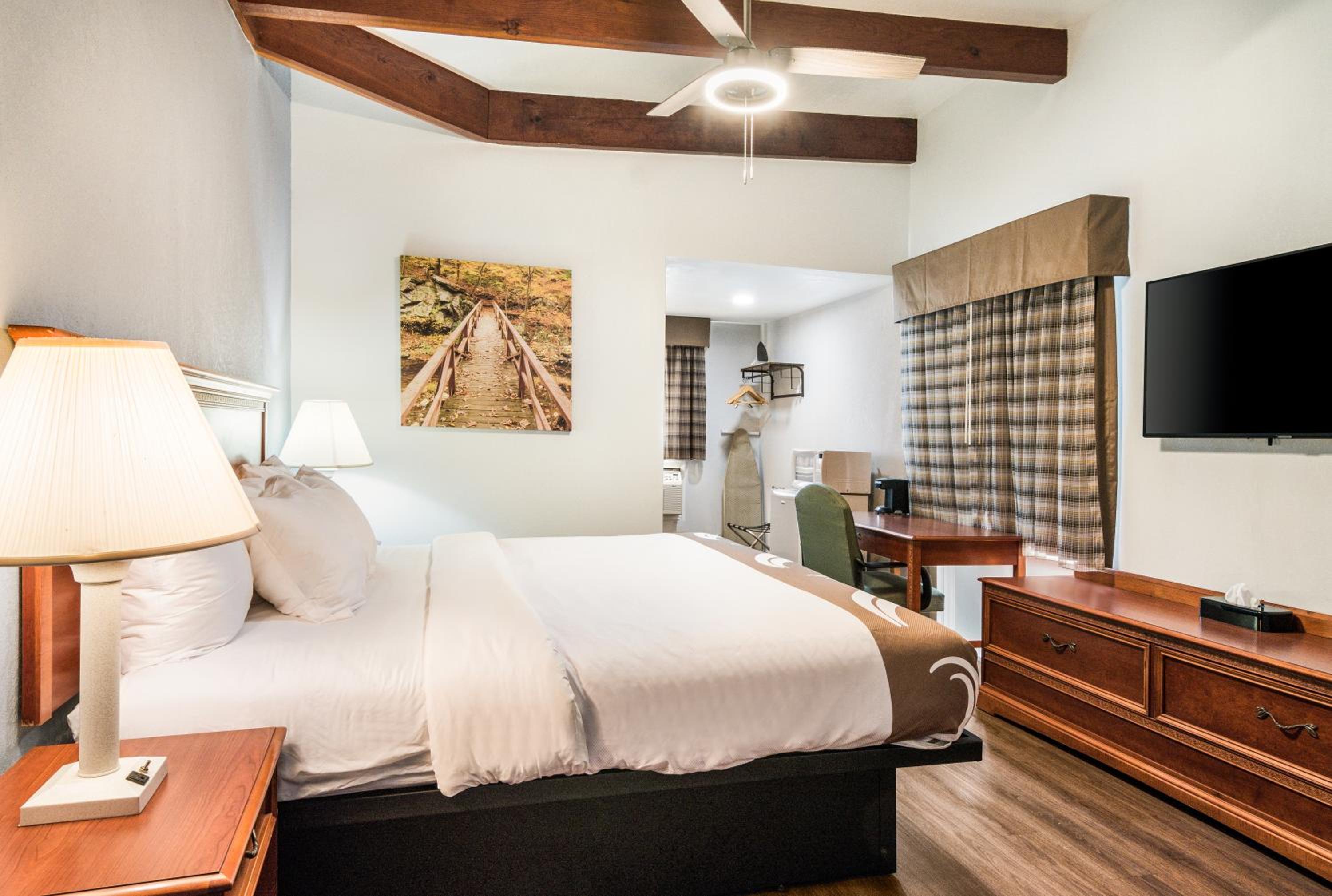 King Room - Accessible/Non Smoking - Photo 1