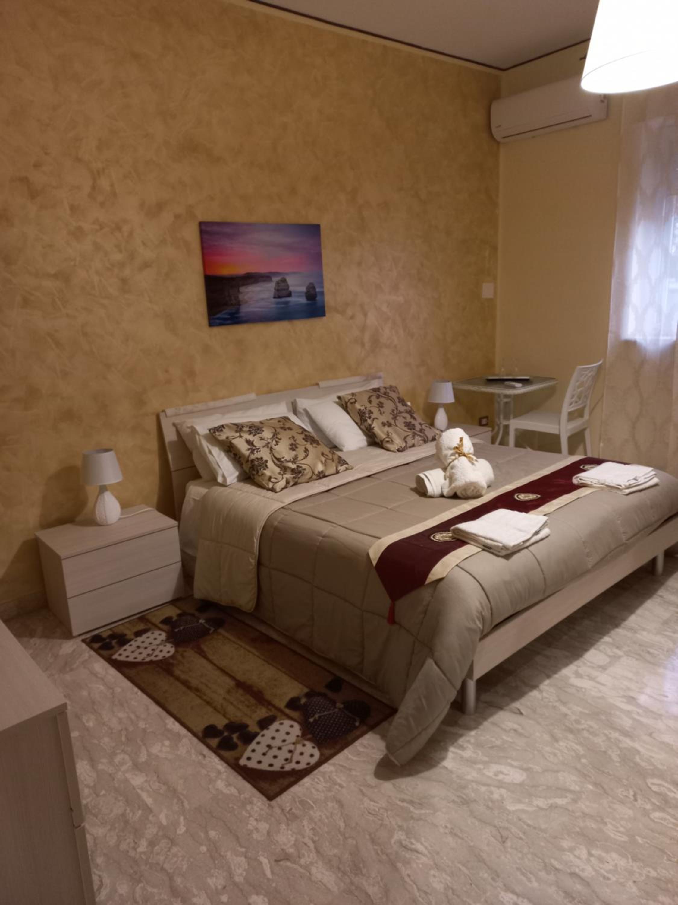 Large Double Room photo 2
