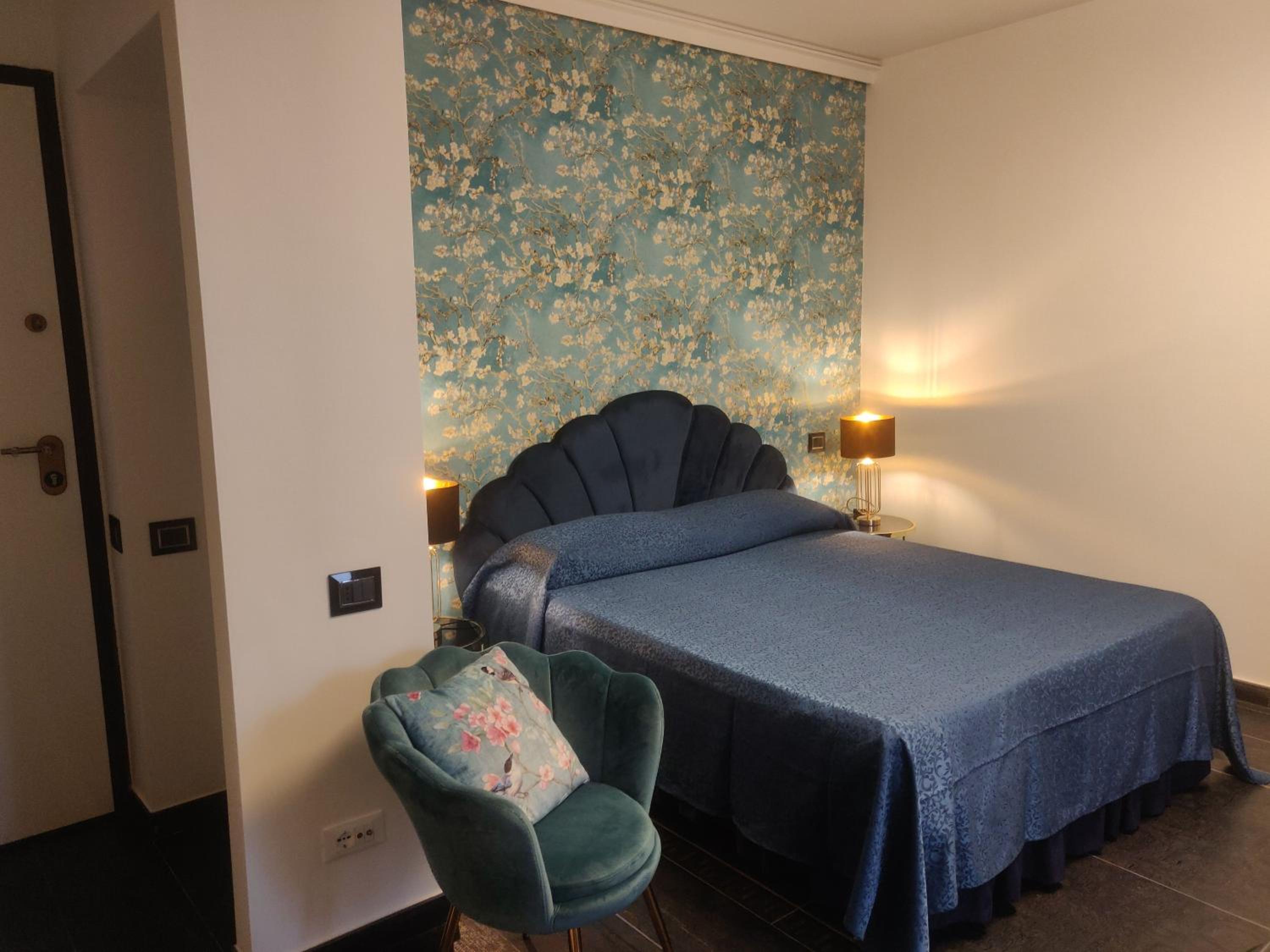 Large Double or Twin Room photo 1