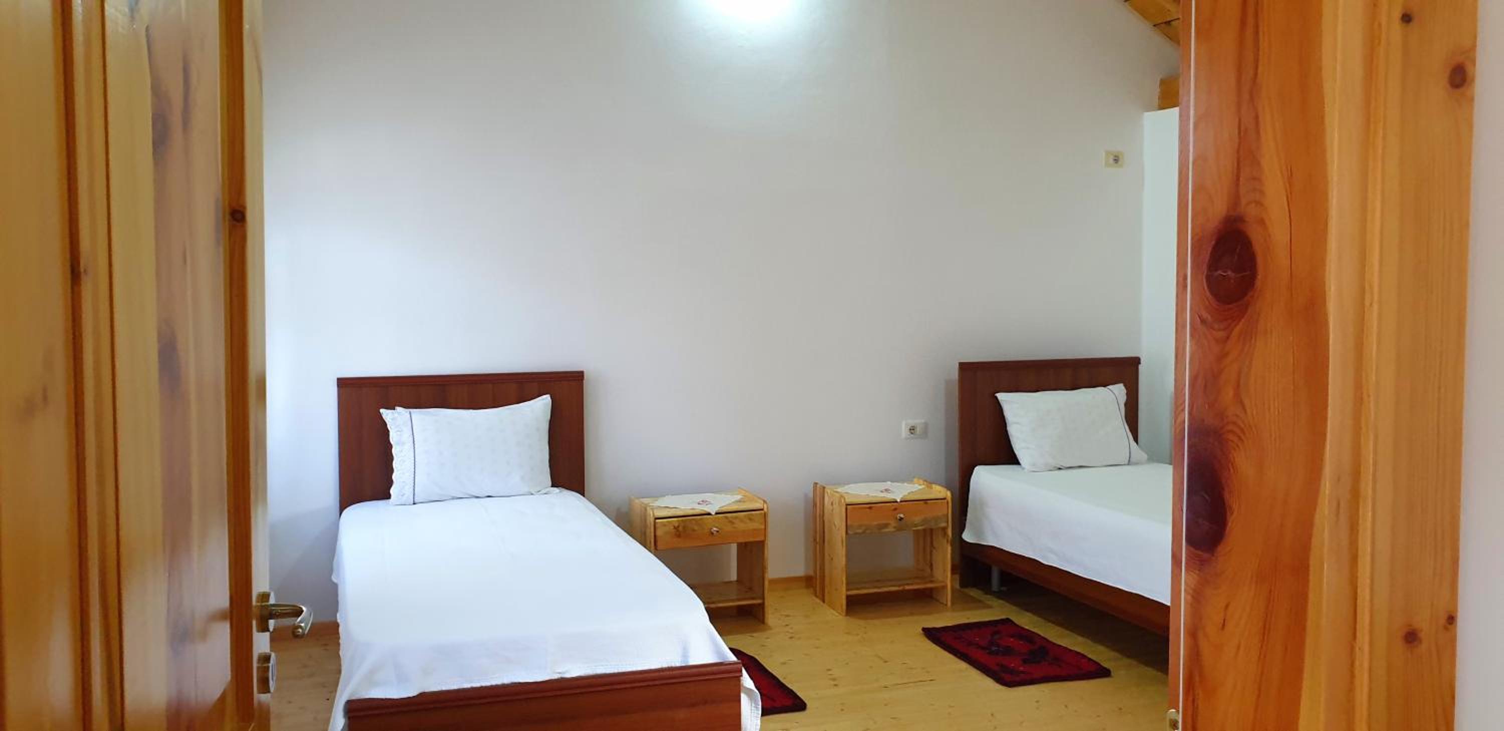 Double or Twin Room with Private Bathroom photo 3