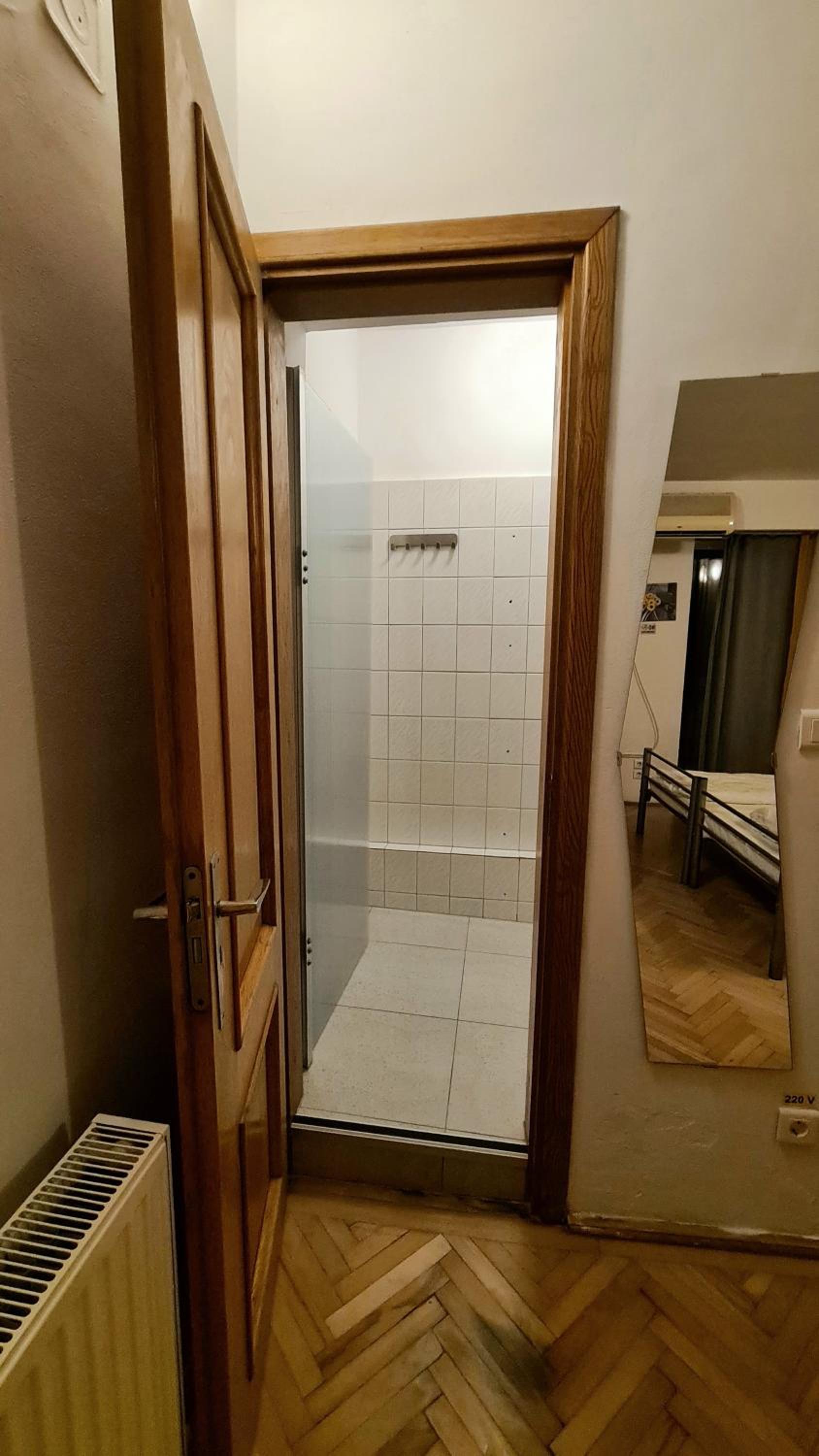 Double Room with Private Bathroom - Photo 3