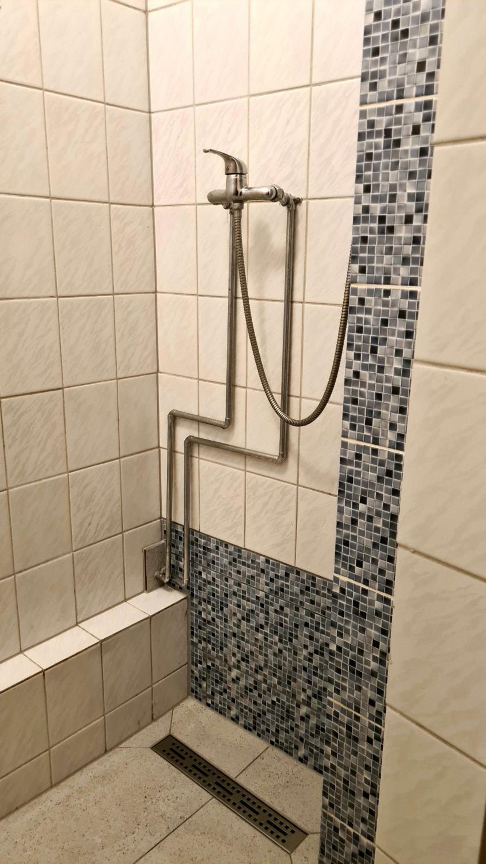 Double Room with Private Bathroom - Photo 11