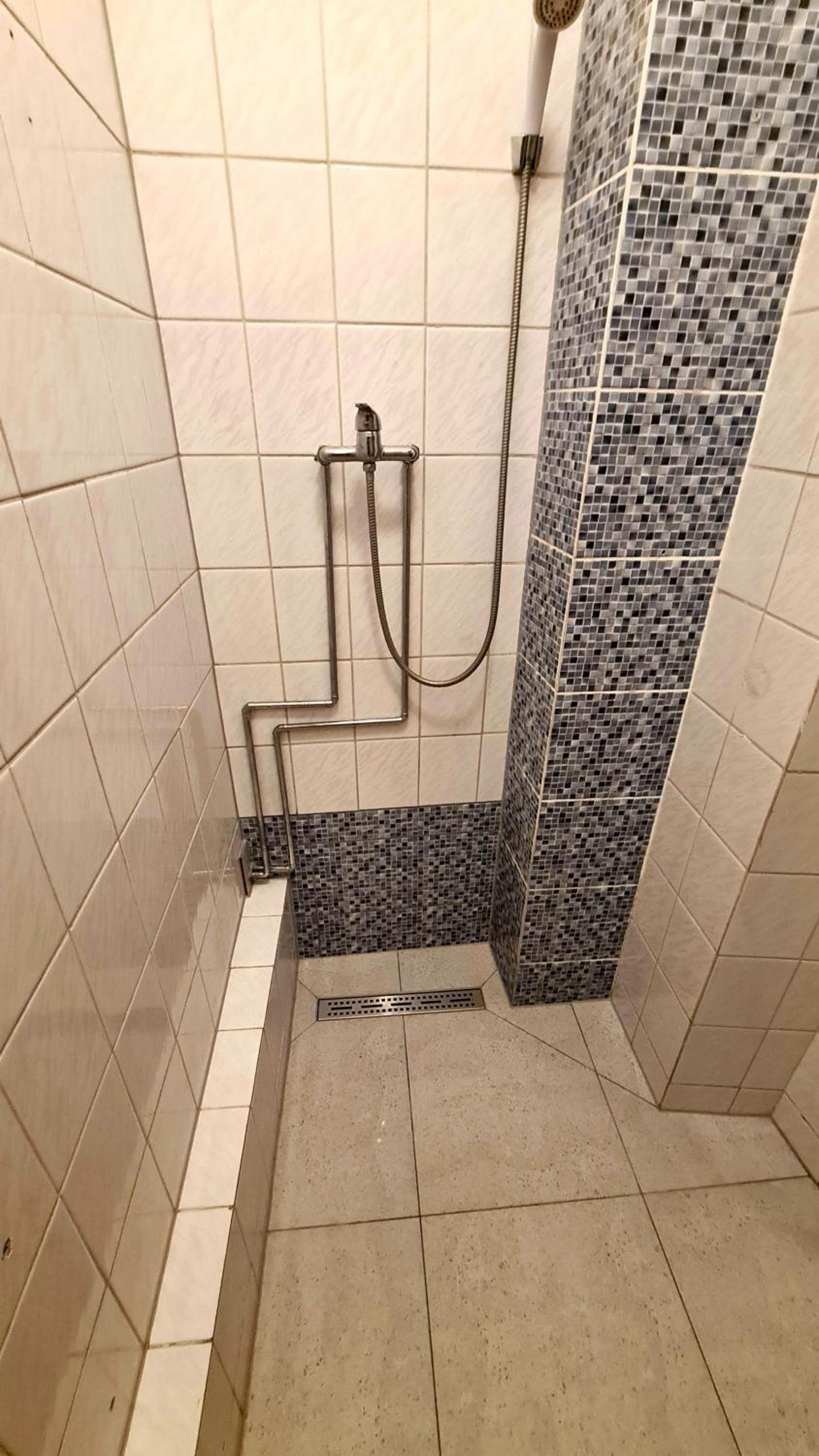 Double Room with Private Bathroom - Photo 9
