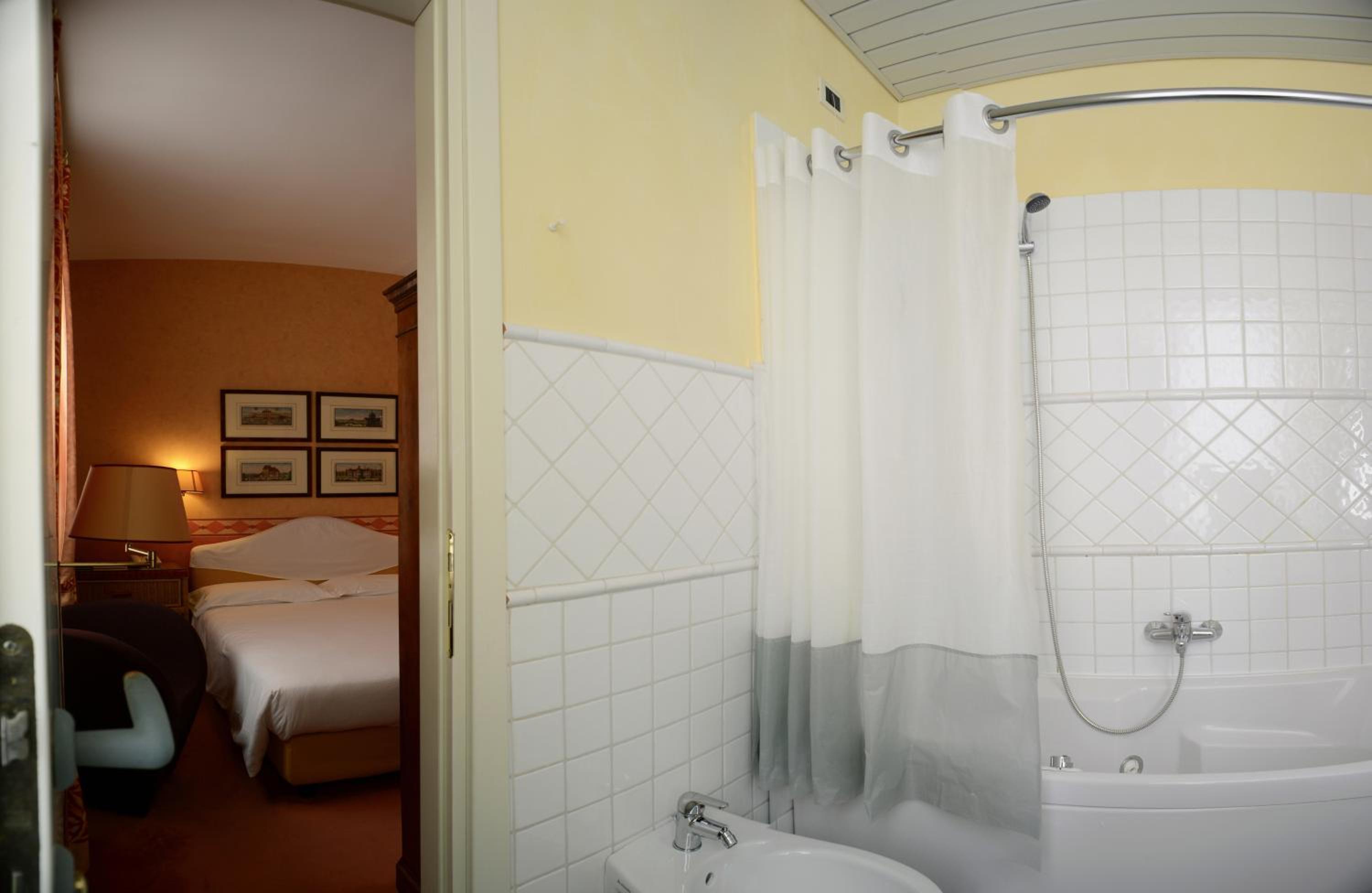 Standard Double or Twin Room - Photo 2