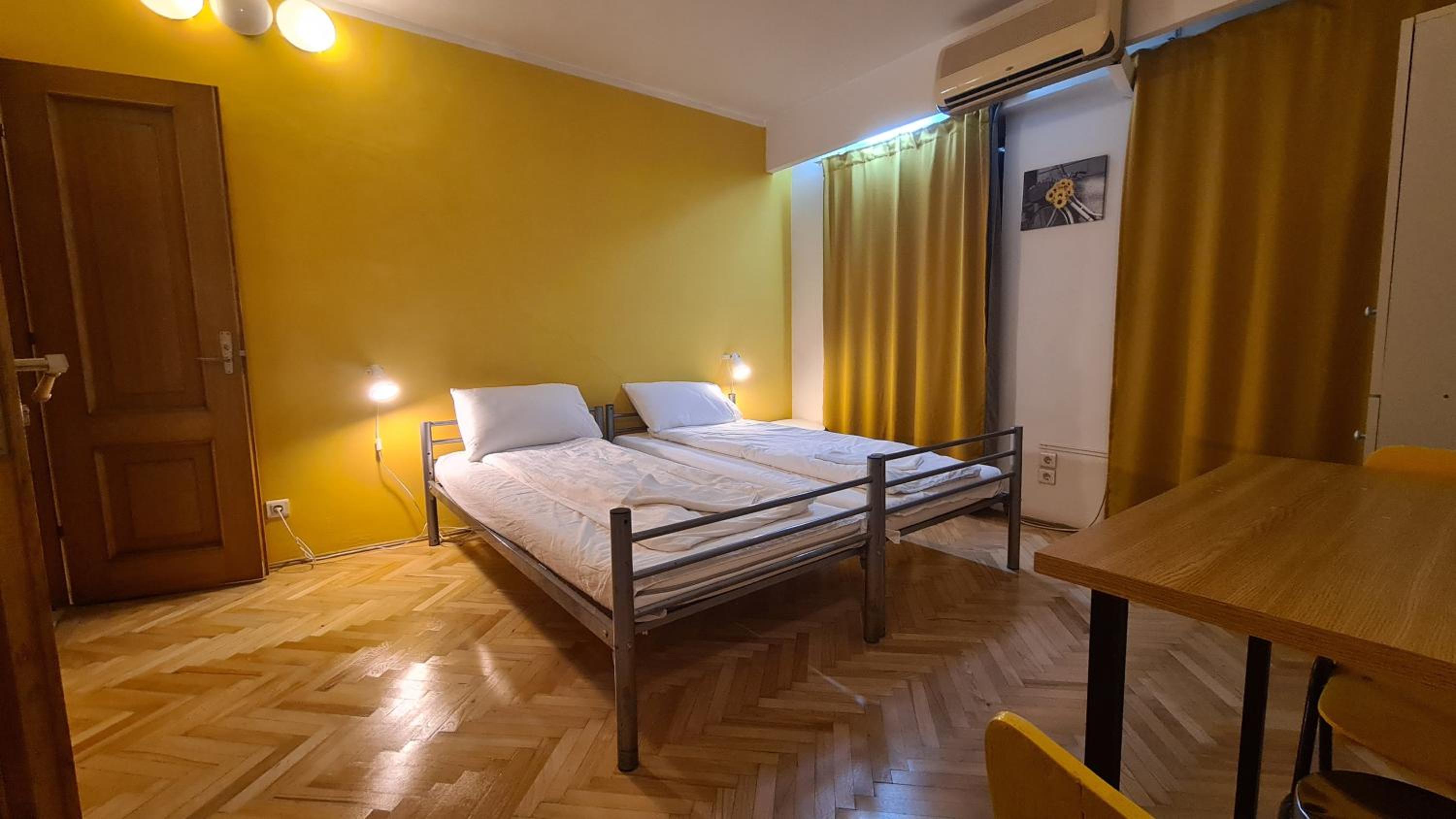 Double Room with Private Bathroom - Photo 1