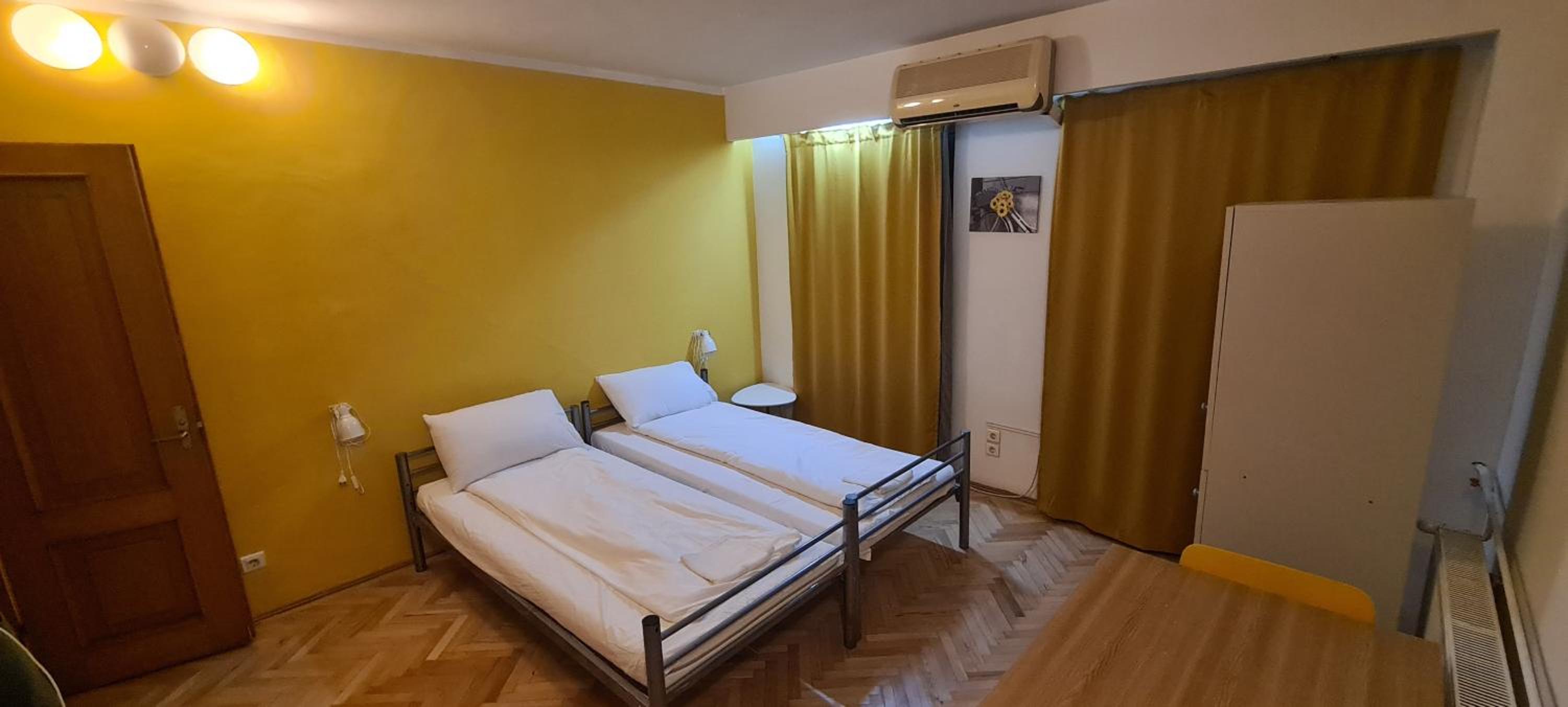 Double Room with Private Bathroom - Photo 2