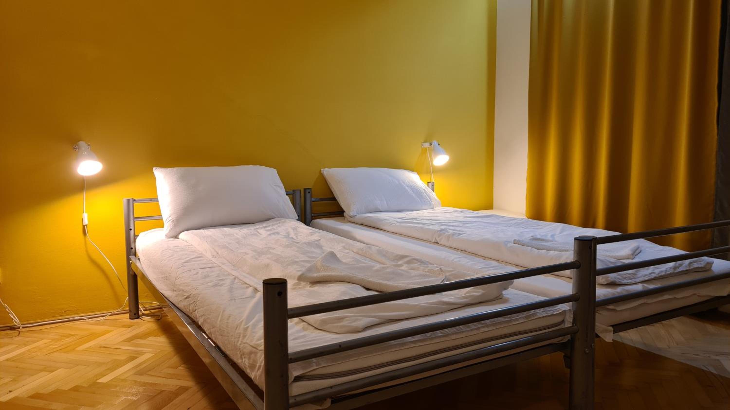 Double Room with Private Bathroom - Photo 4