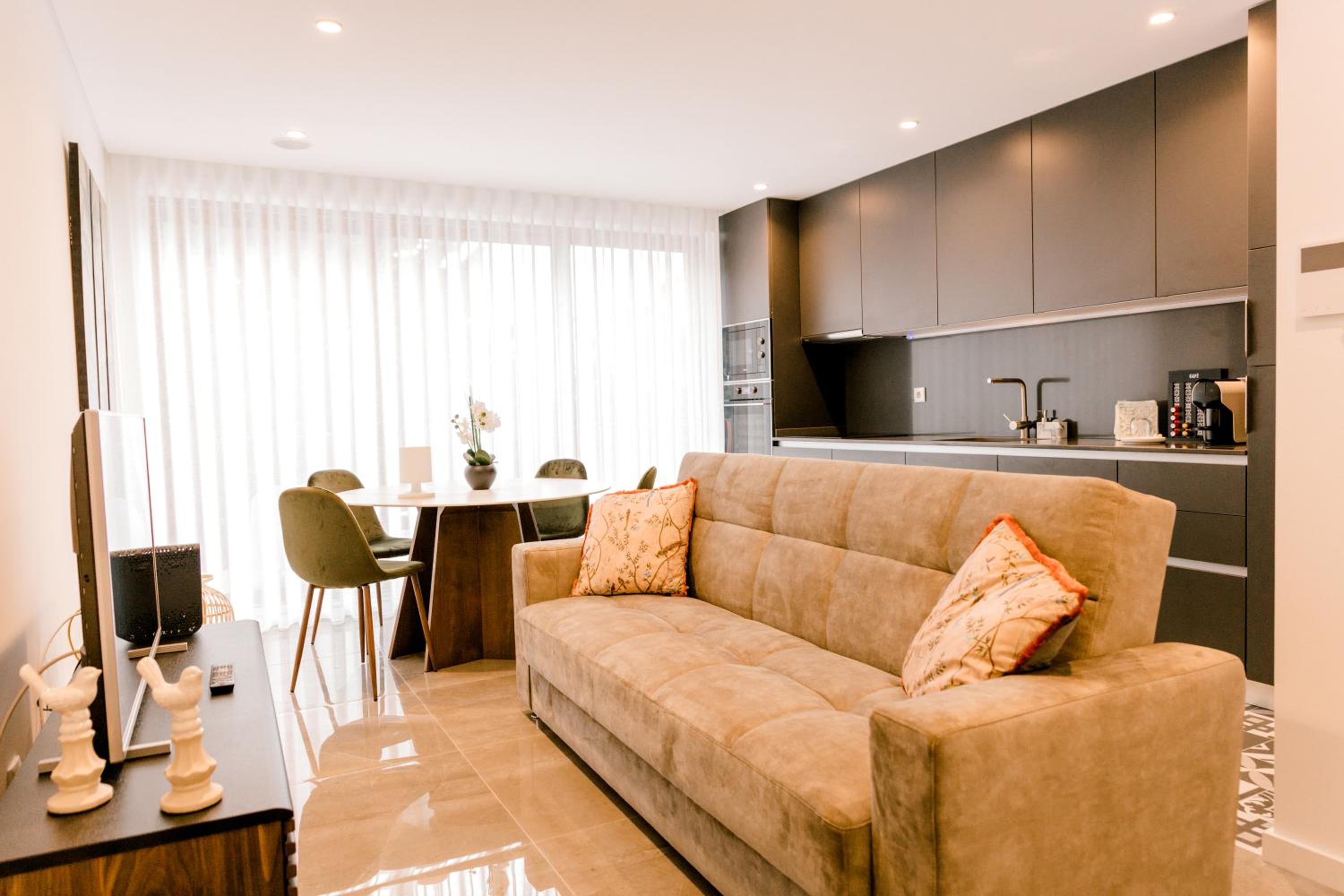 One-Bedroom Apartment photo 1