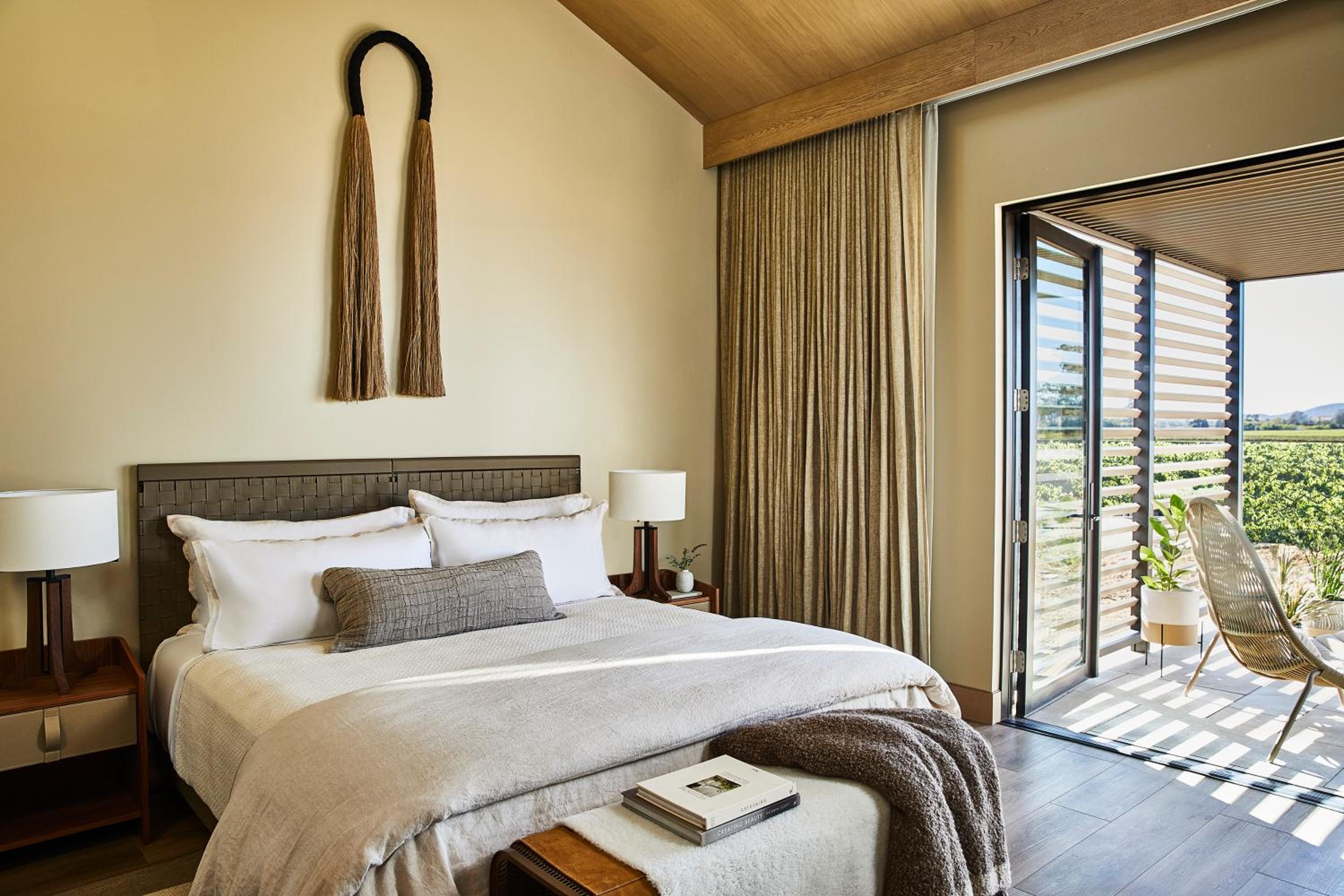 One-Bedroom Suite - Photo 3