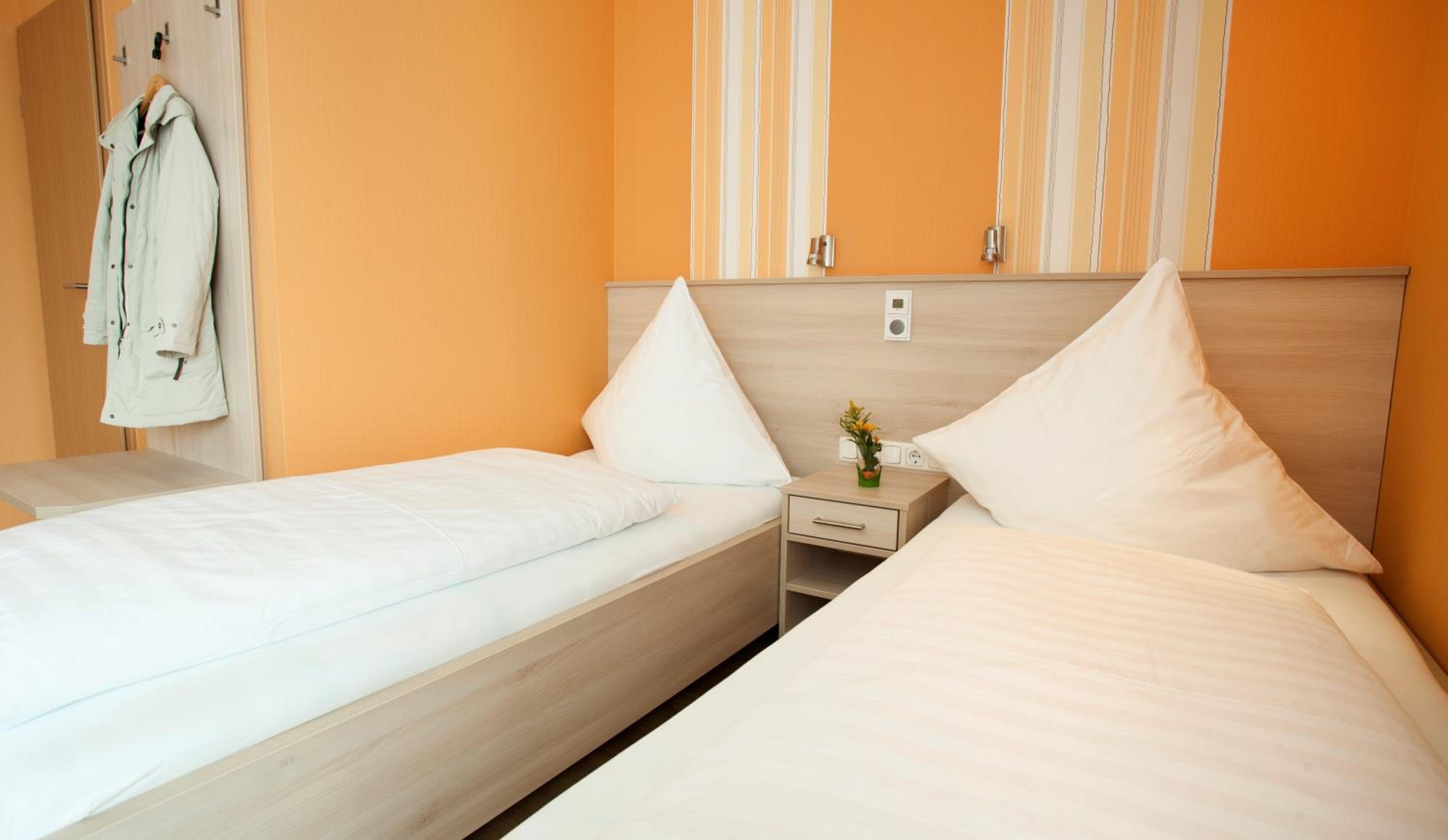 Quadruple Room with Balcony - Photo 2