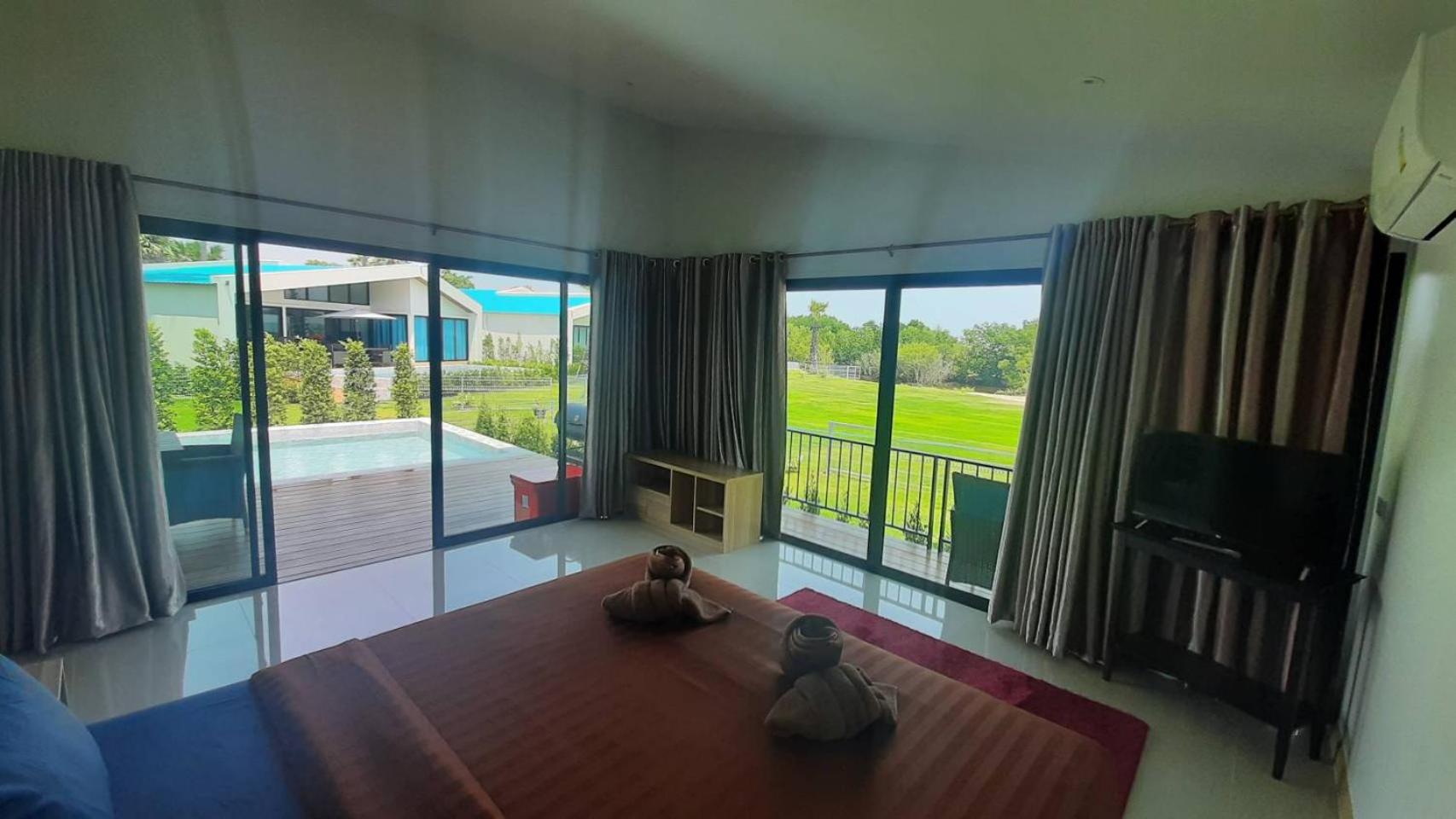 Three-Bedroom Villa - Photo 1