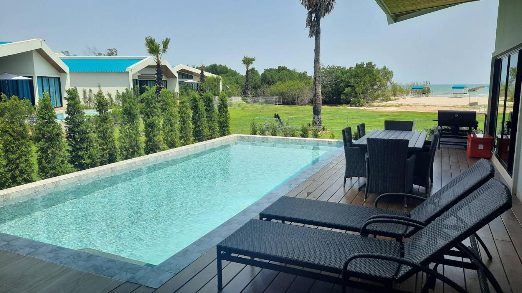 Three-Bedroom Villa - Photo 4