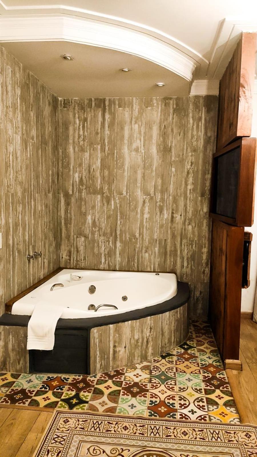 Suite with Whirlpool photo 3