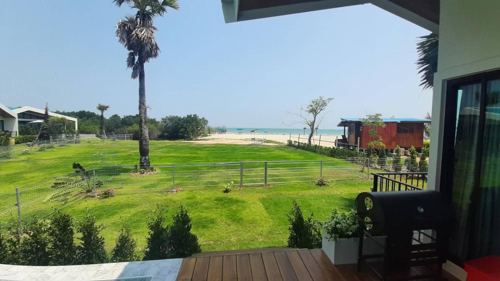 Three-Bedroom Villa - Photo 2