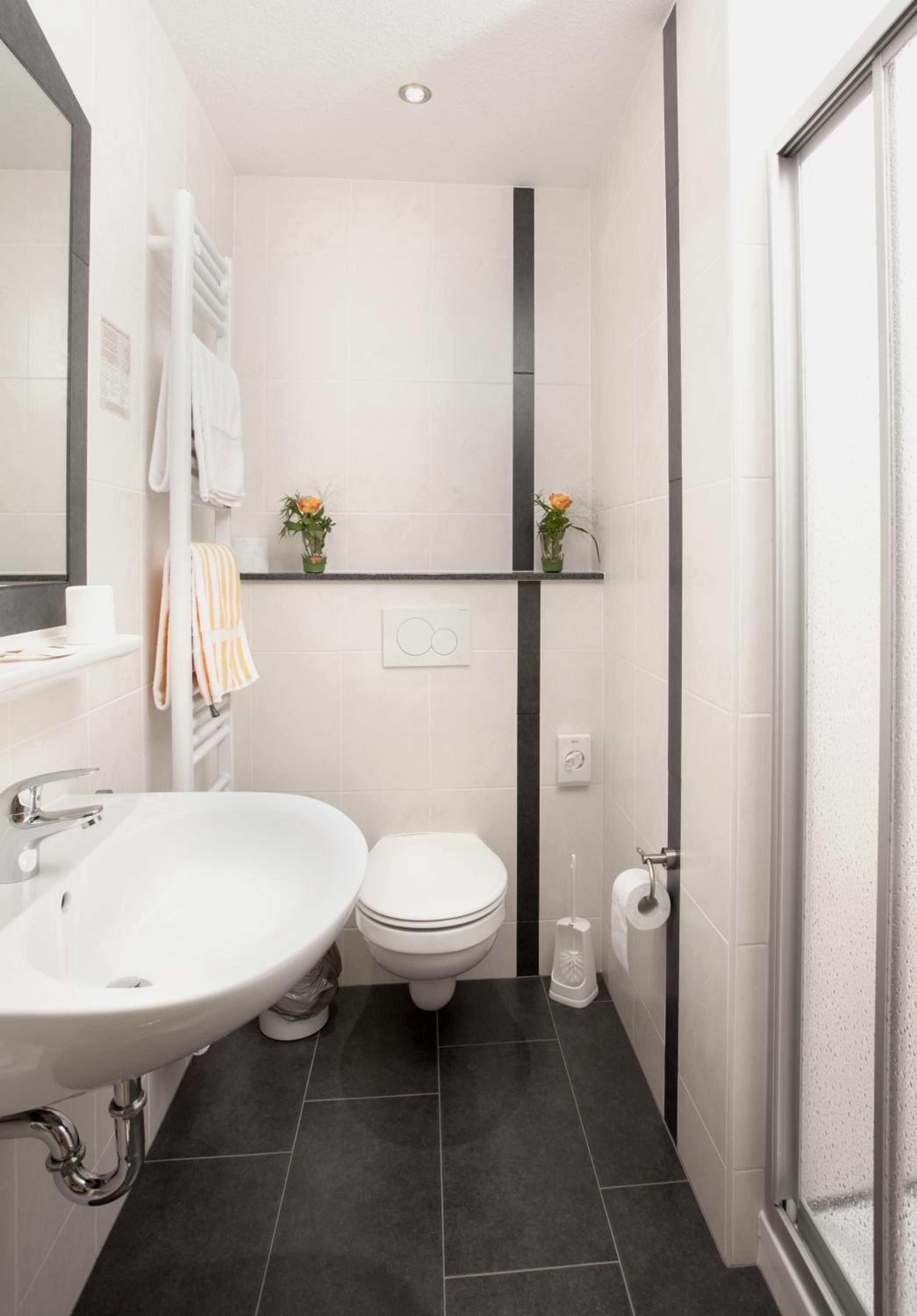 Quadruple Room with Balcony - Photo 4