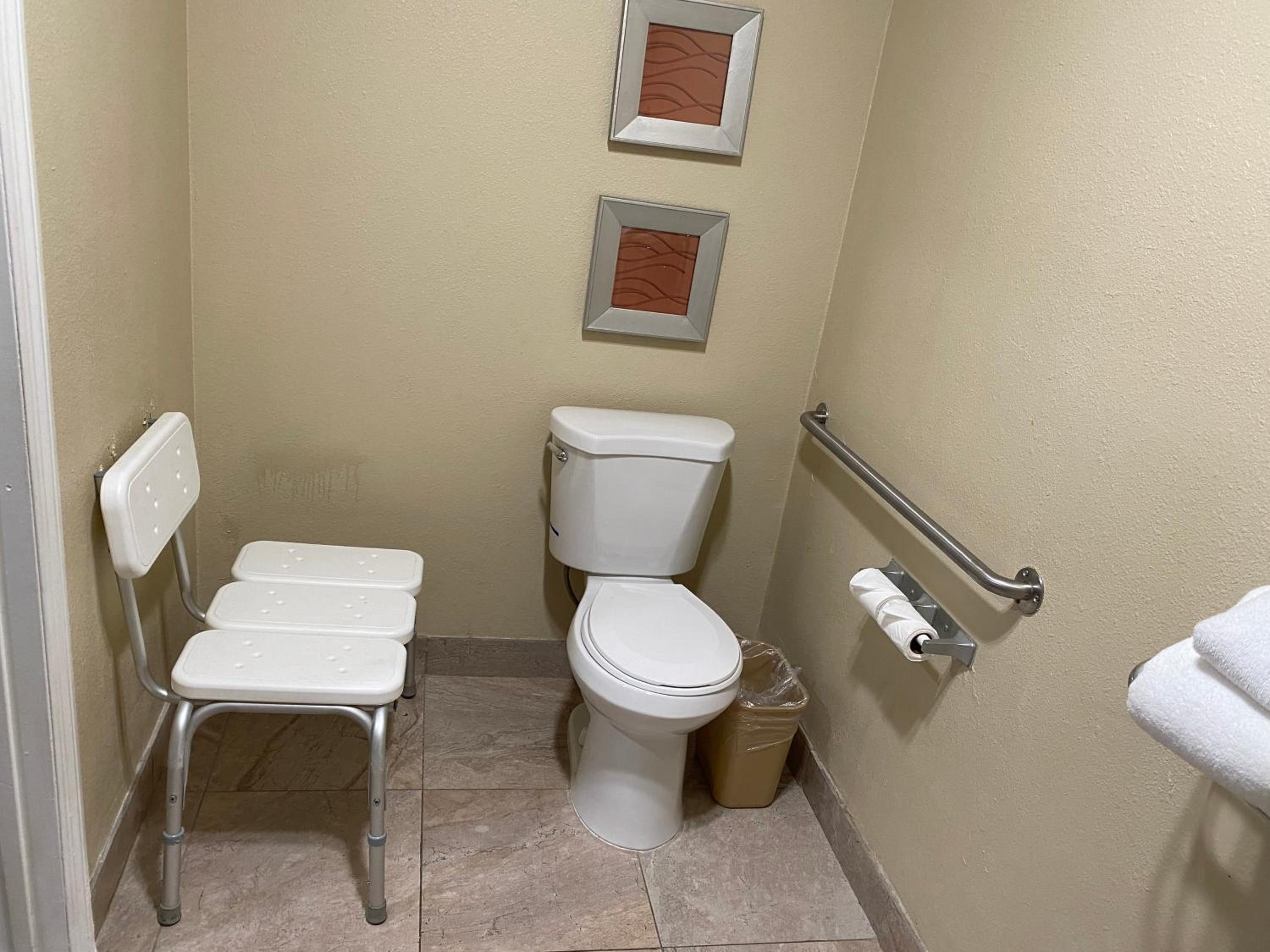 Standard Room, 1 King Bed, Accessible Tub, Non Smoking - Photo 3
