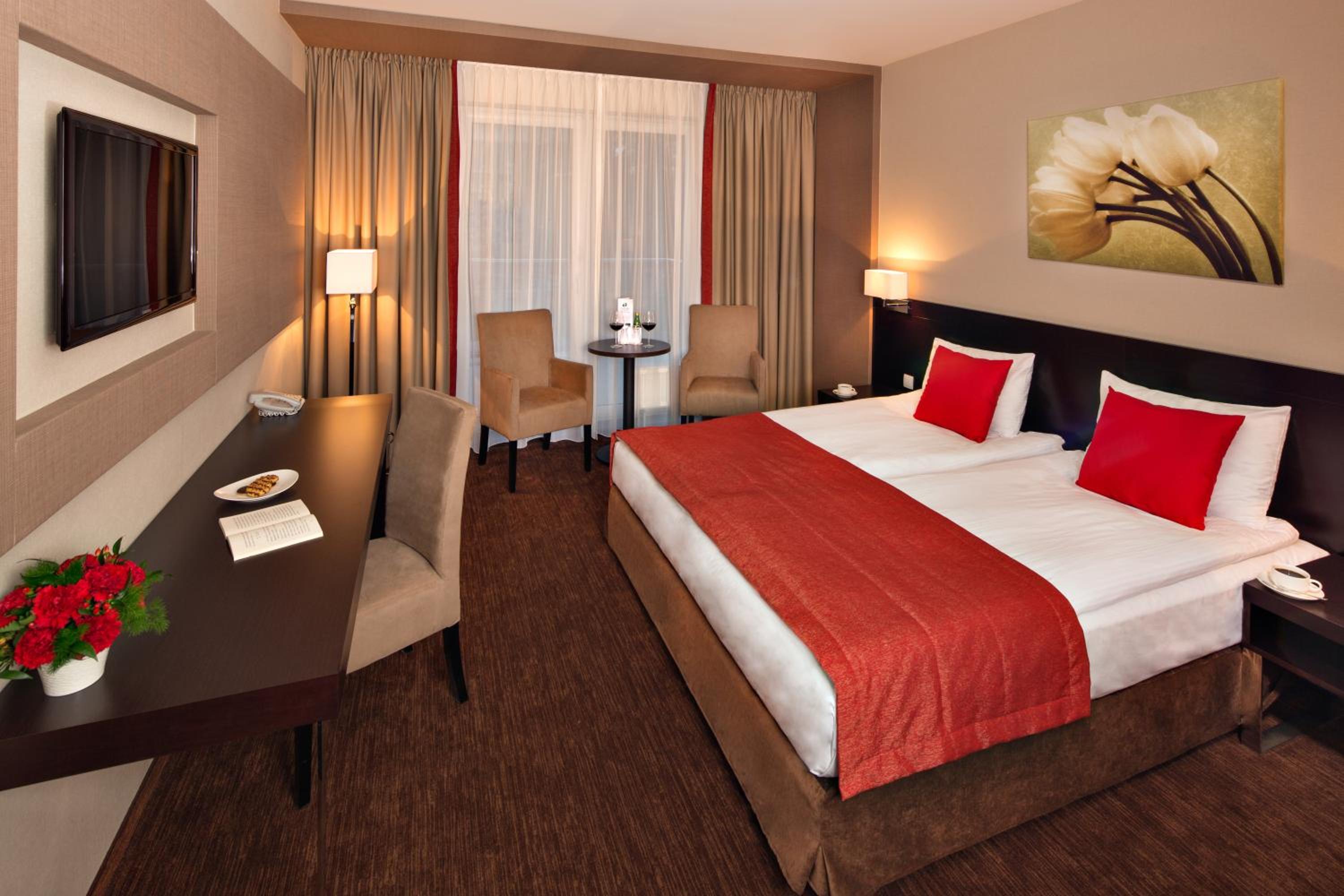 Premium Double or Twin Room - Photo 3