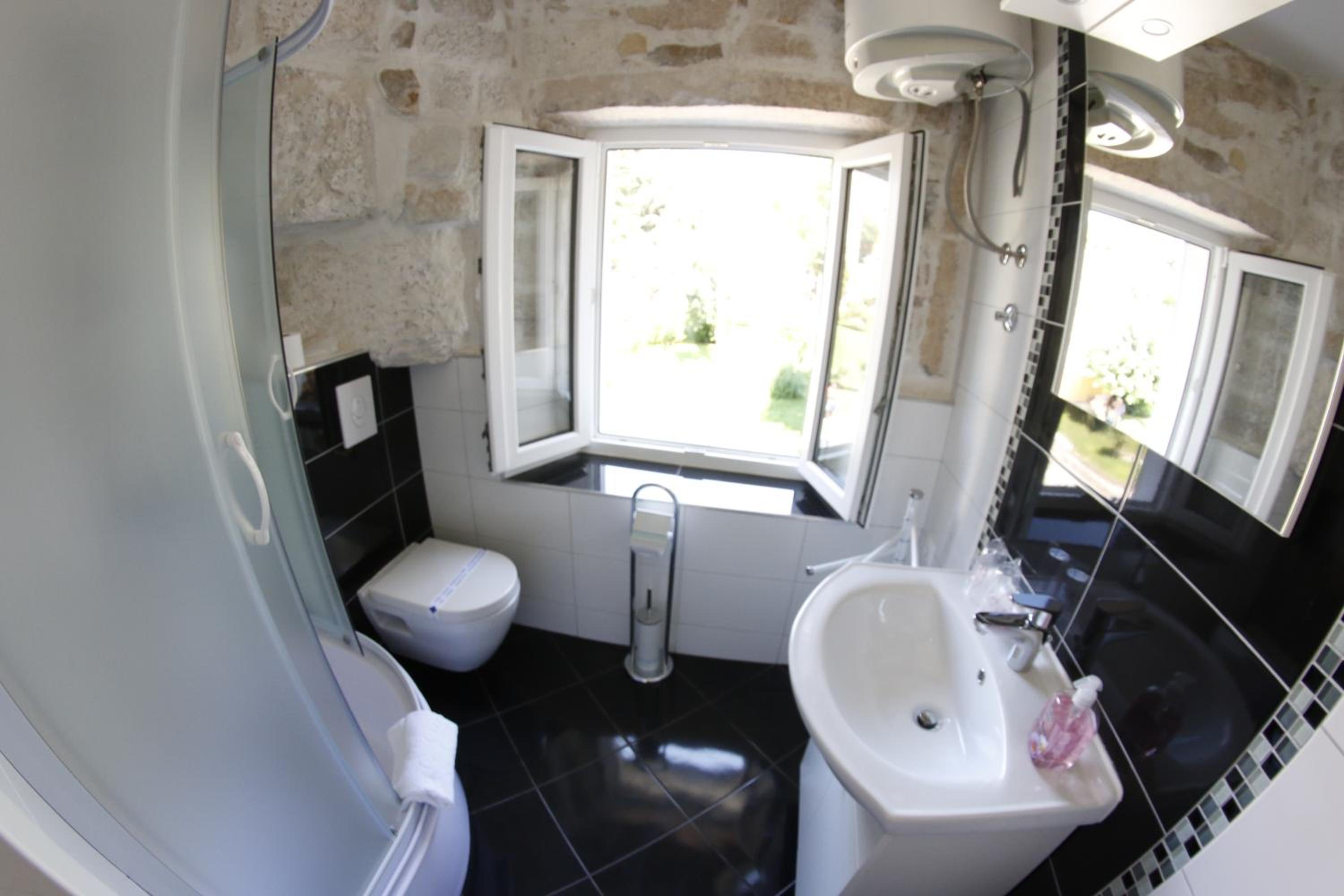 Double Room with Private Bathroom - Photo 8