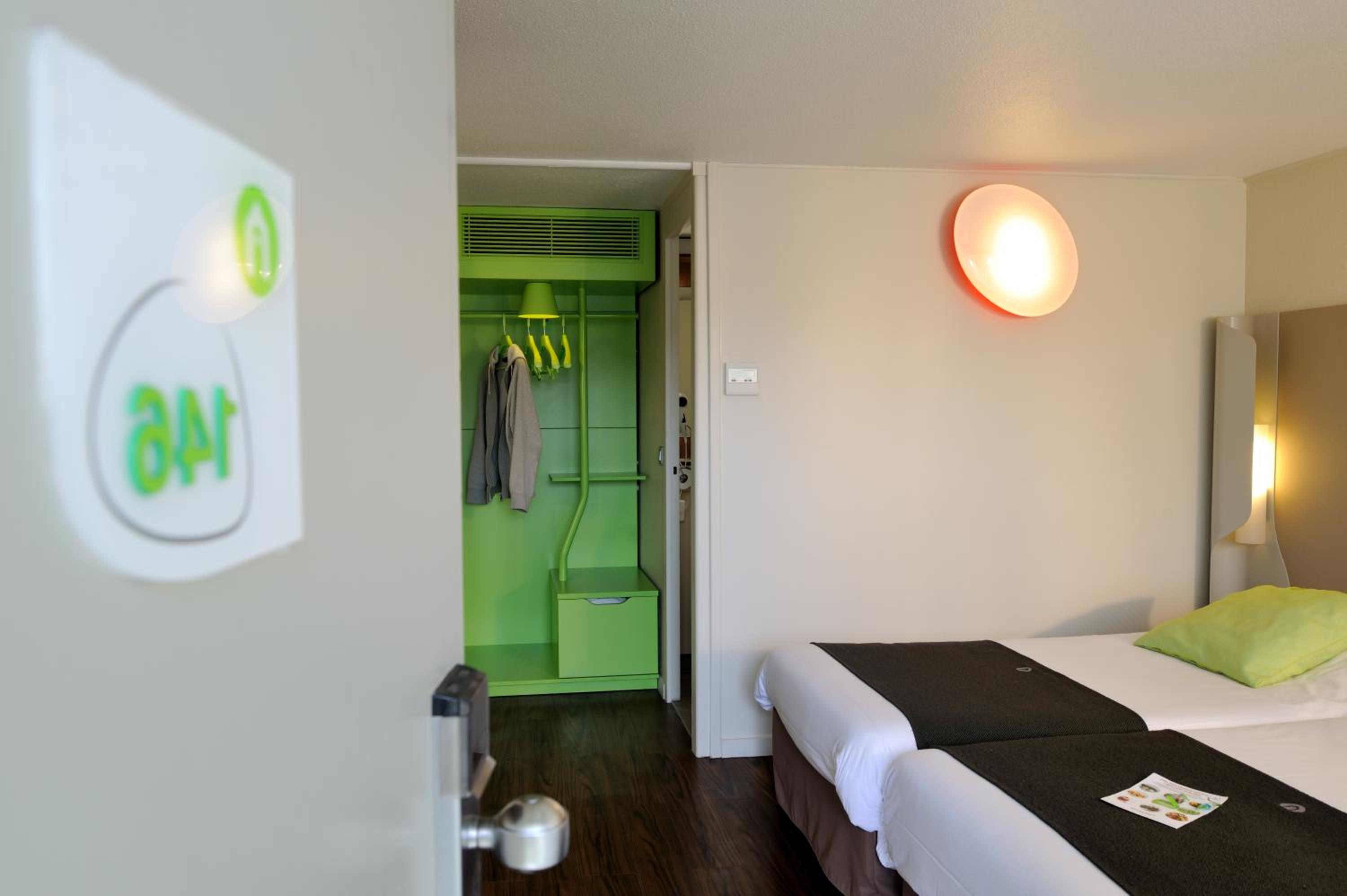 Standard Twin Room - Photo 2