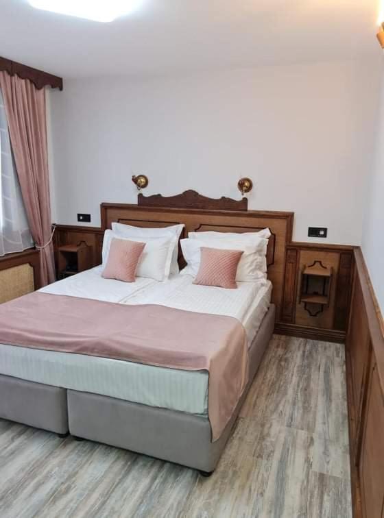 Double Room - Photo 11