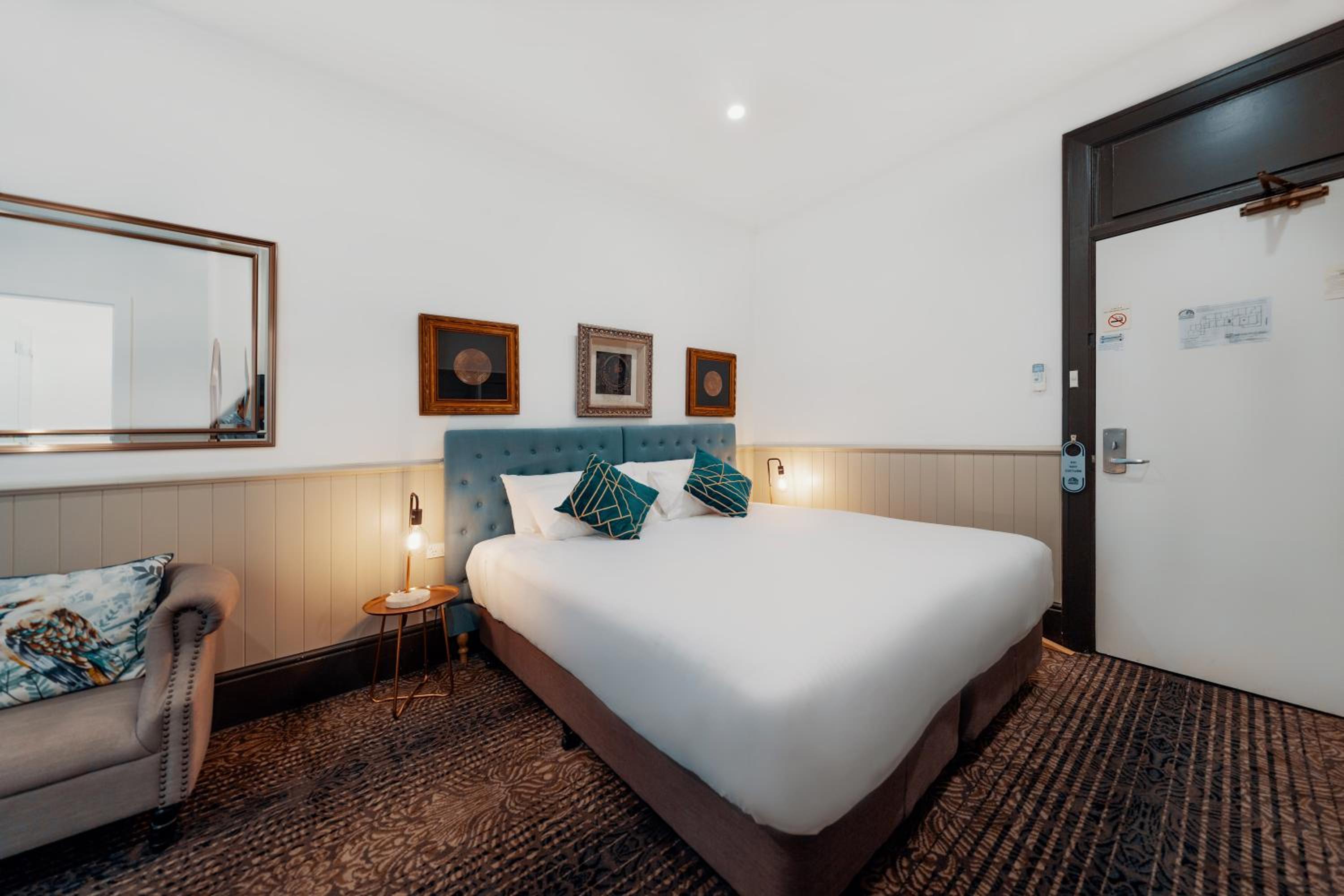 King or Twin Room with Private Bathroom